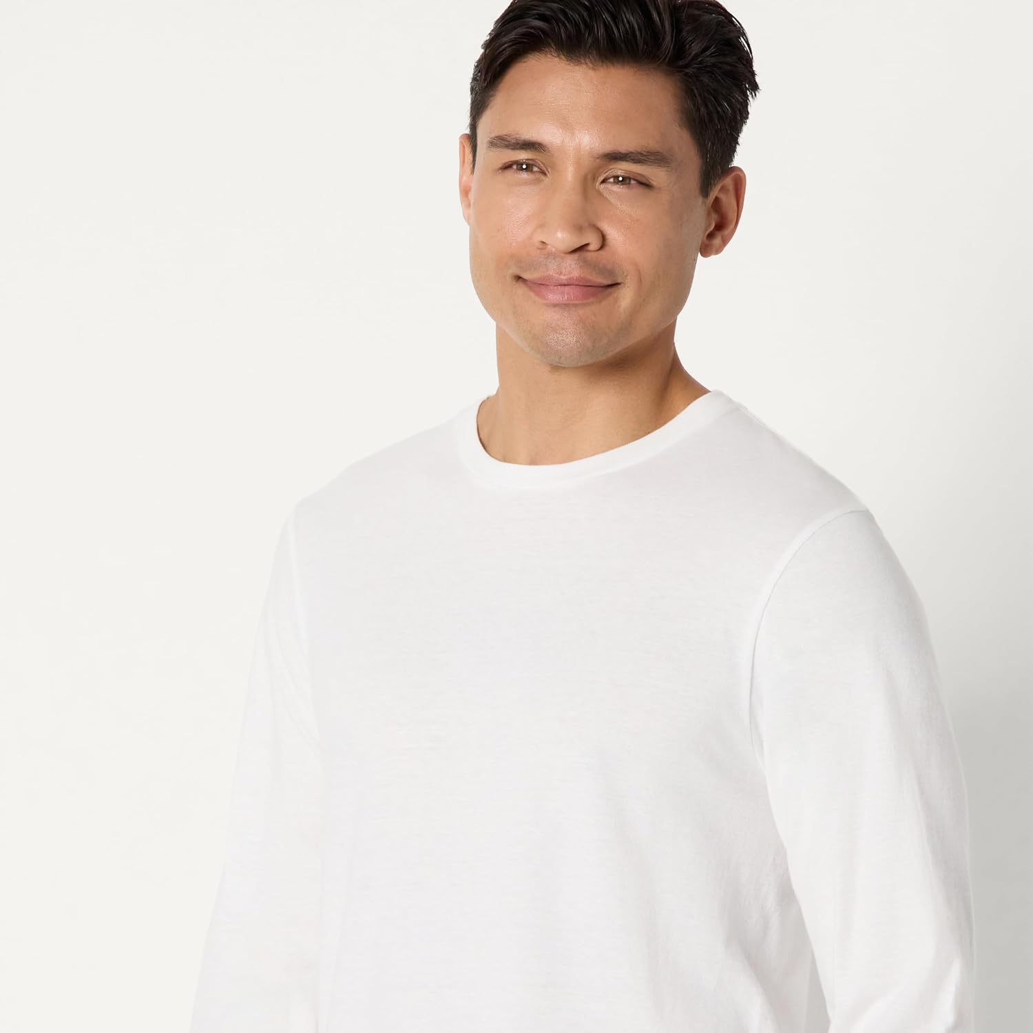 Amazon Essentials Men's Slim Fit Crewneck Undershirts