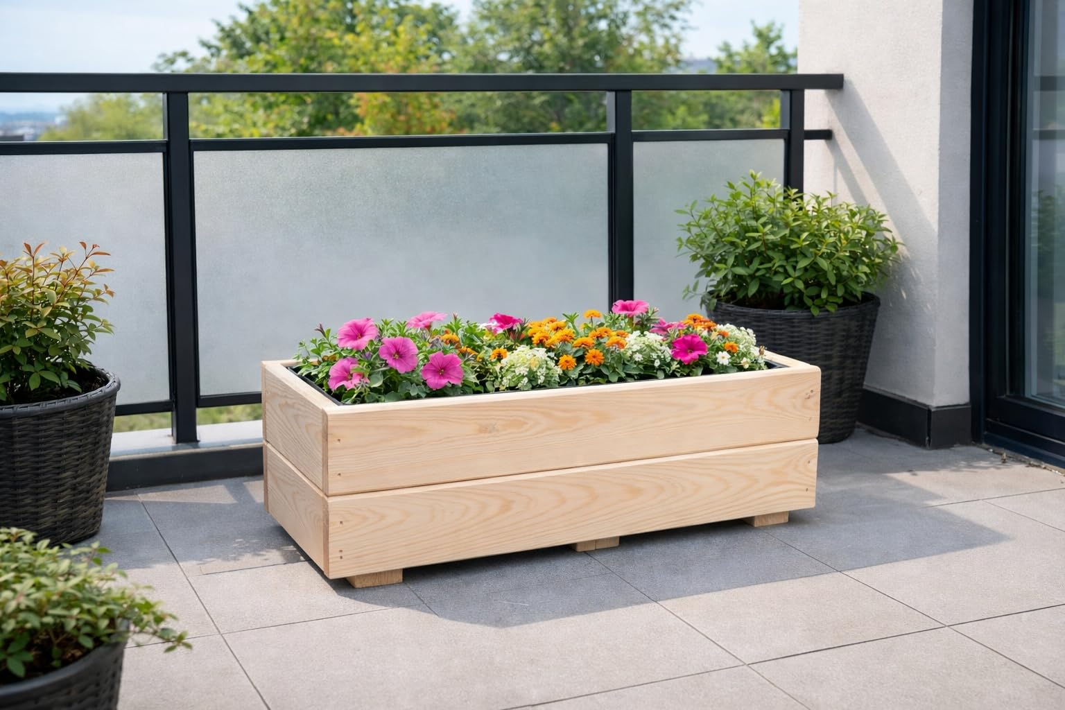 FKL DESIGN Home Deco Jardinera de Madera 60 cm – Macetero de Abeto Impregnado con Revestimiento y Drenaje – Jardinera para Balcón Terraza y Jardín – Montada, D27 (Crudo, 60 cm)