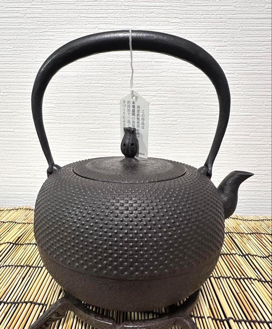 新品、供箱等付属品付 南部藤枝工房 藤枝 昌行作 梅肌文様 南部鉄瓶