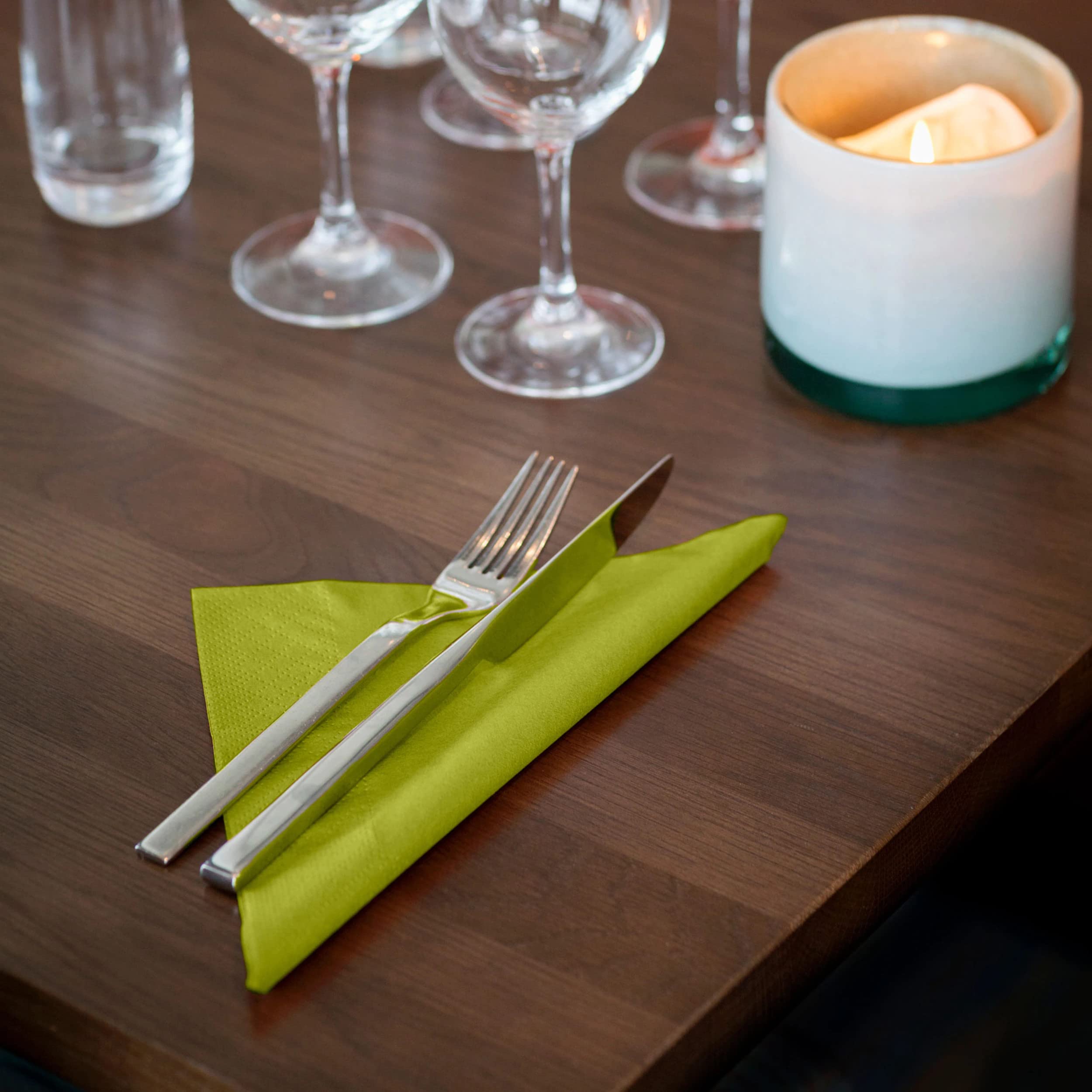 Tork 477900 Dinner Servilletas para cena/dos capas/pliegue 1/4 / color verde lima / 12 paquetes x 150 unidades (1800 servilletas) / 39 cm x 39 cm/Advanced