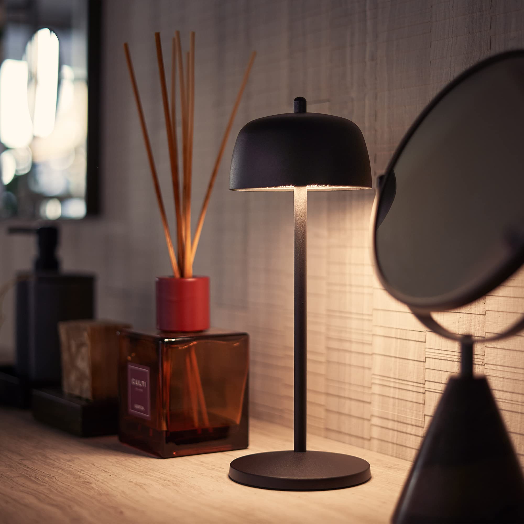 Theta 6x Lampe de Table LED Sans Fil Rechargeable - Abat Jour Lampe Dimmer de Restaurant et HO.RE.CA - Éclairage Intérieur et Extérieur IP65, 2700 - 4000K, 9-24h. LVL (Noir)