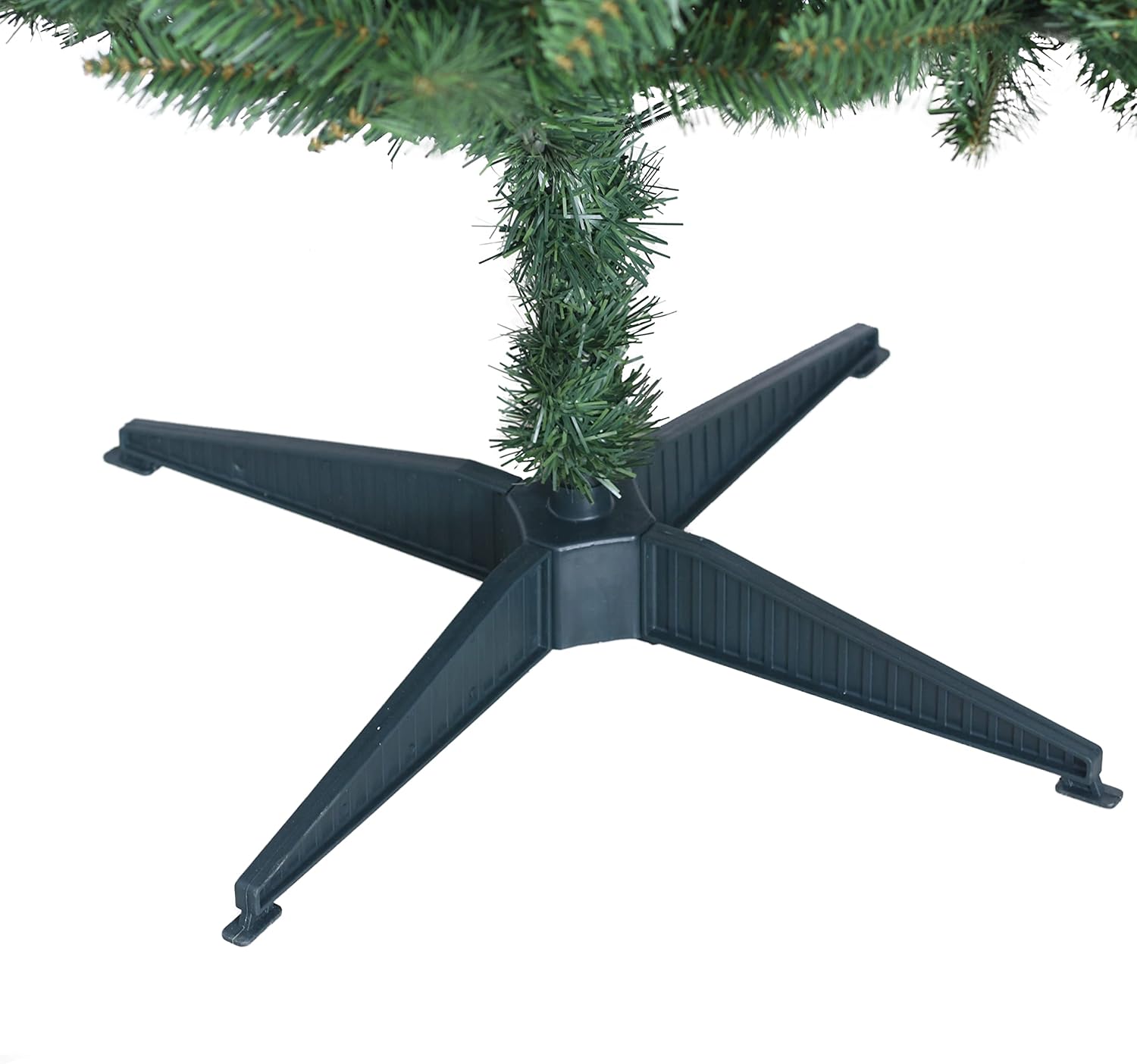 Puleo International 7 ft Pre-Lit Carson Artificial Pine Tree 680 Tips 200 Clear Lights