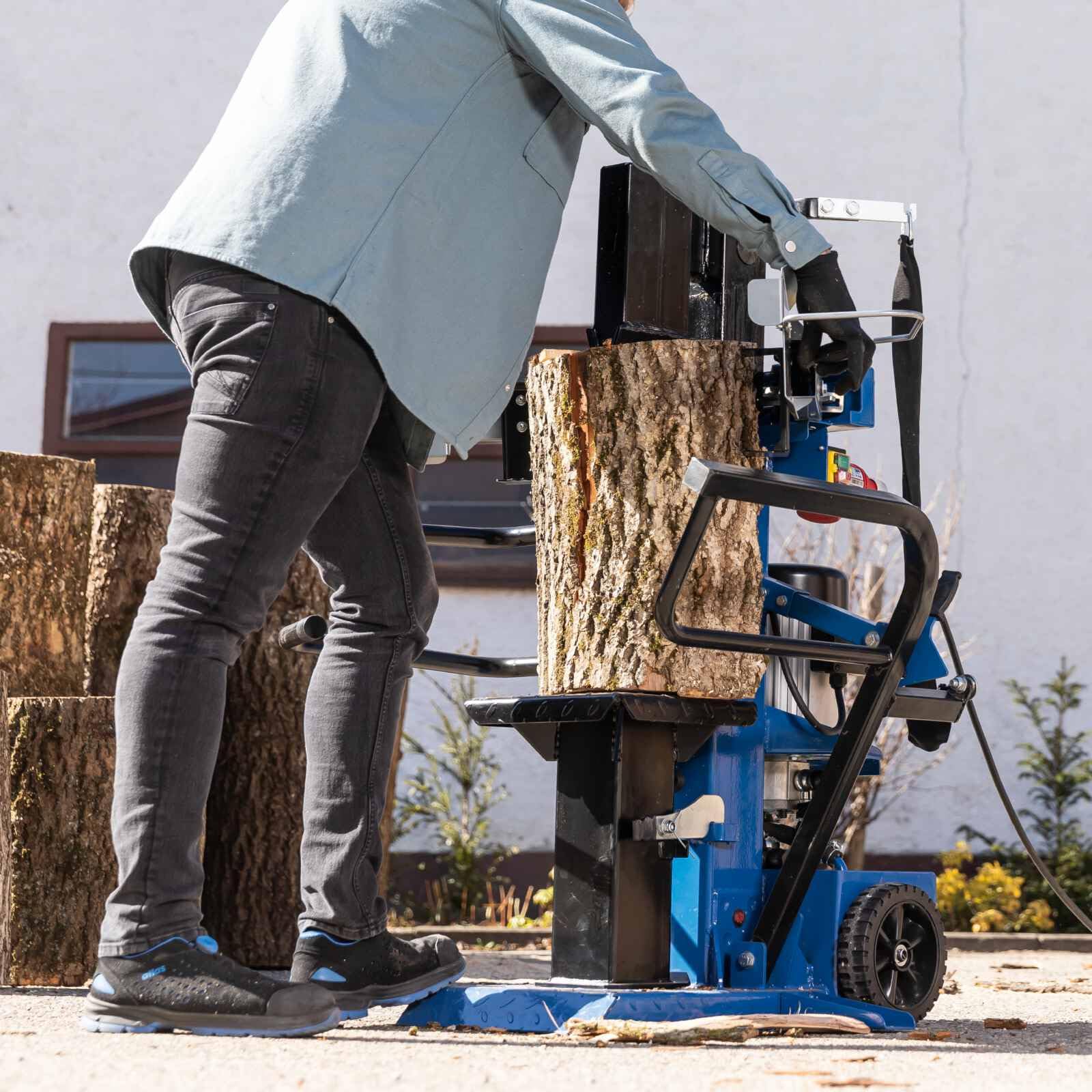 Scheppach Fendeur de bois compact 10T vertical | Force de fendage 10T | 400V / 3500W de puissance | Jusqu'à 1070mm / Ø max. 380mm | Table inclinable | Fendeur de buche | Avec dispositif de déplacement