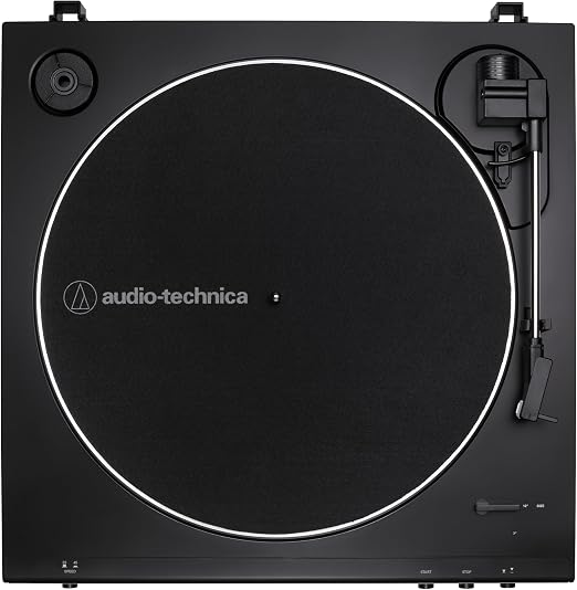 Vista superior do toca-discos Audio-Technica AT-LP60X-BK destacando o braço e o controle de velocidade