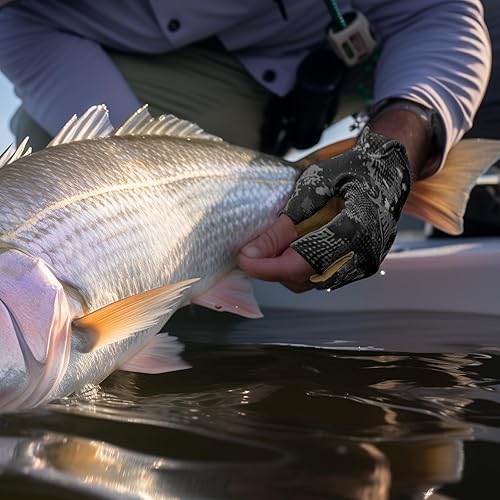Vista 5 de Palmyth Guantes de pesca UV Stubby con protección solar para hombres y mujeres, UPF 50+ SPF para kayak, remo, canoa, remo, conducción Camo Negro