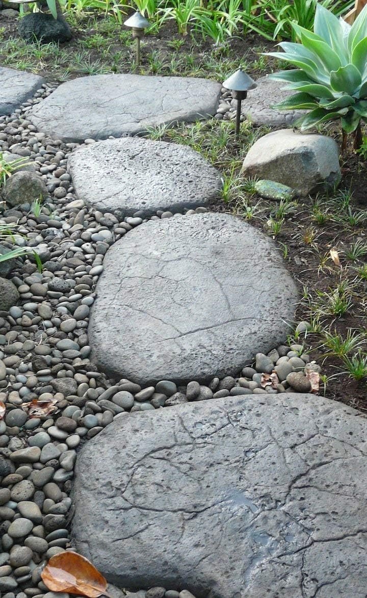 & SpidaGlove | Concrete Texturing System for Stepping Stones, Landscape Edging, or Decorative Concrete. (Half Moon Bay Boulder)