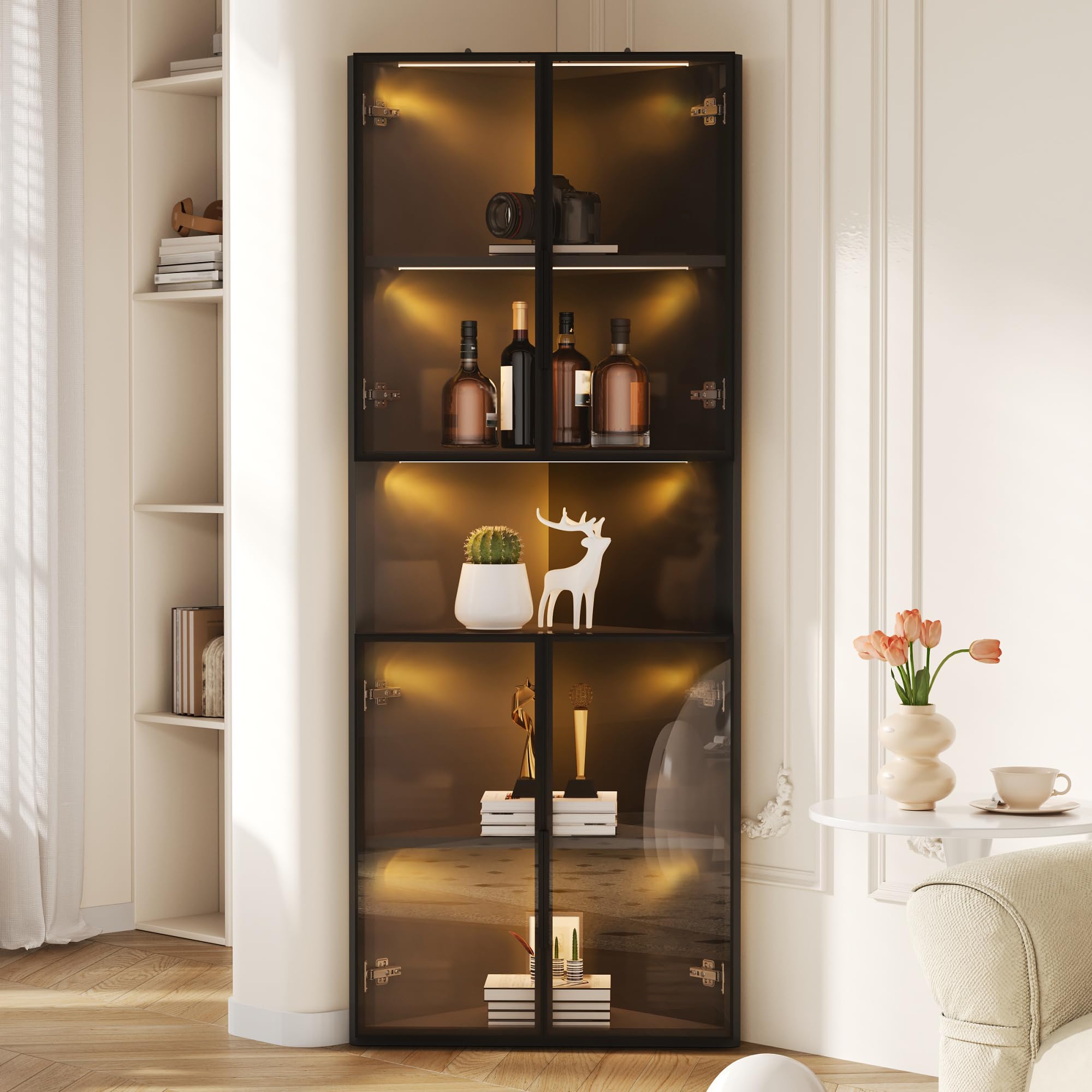 Merax Dreieckige Vitrine 62x32x160 cm mit Glasfront, LED-Beleuchtung und offenem Mittelbereich, für Sammlerstücke, Schwarz