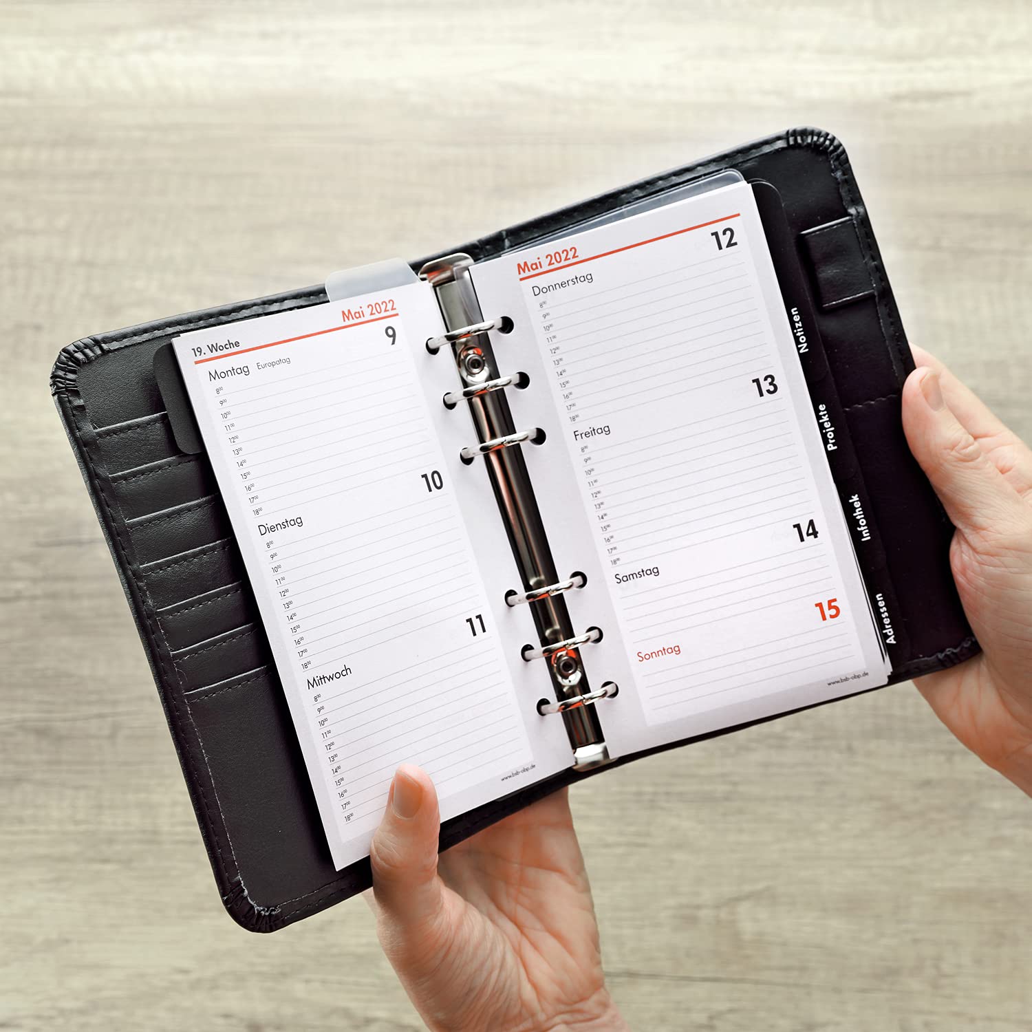 BSB Terminplaner Organizer Wochenplaner Terminkalender - Kompakt - 2026 - ca. A6-1 Woche = 2 Seiten - Komplettausstattung - Echtes Leder, schwarz - Ringbuch mit 6-Fach Lochung, nachfüllbar – 02-0239