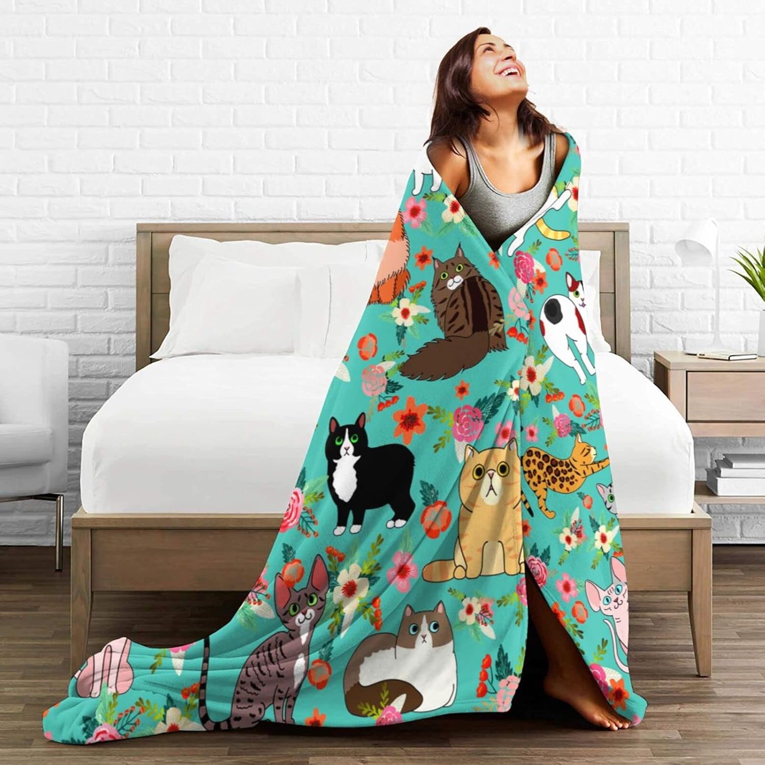 Cute Cat Patterned Microfiber Throw Blanket for Pets and Kids