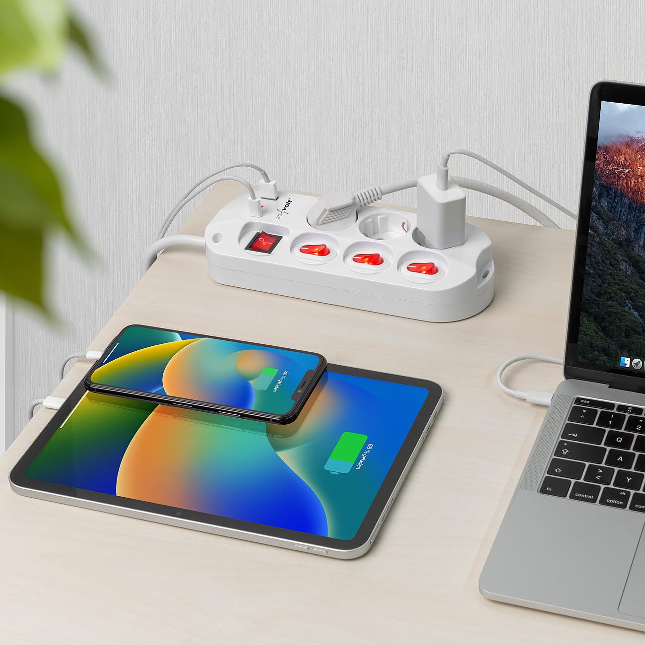 revolt multipresa 230V: Set da 2 Multipresa a 3 vie, attivabile singolarmente, 2 porte USB per la ricarica (con porte di ricarica USB, ciabatta elettrica da 230 volt)