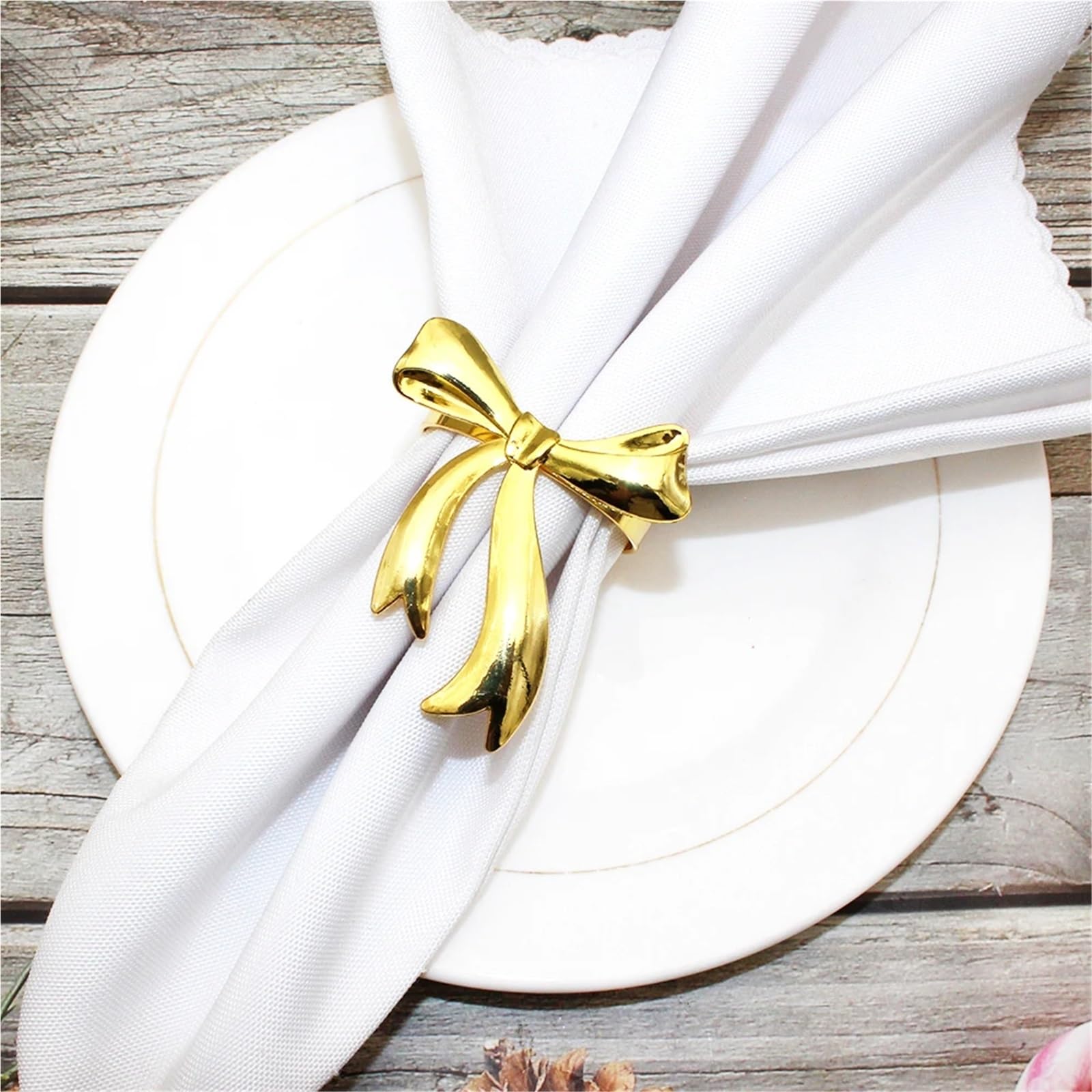 Lot de 32 ronds de serviette en métal avec nœuds dorés pour décoration de table de mariage ou d'anniversaire (argenté)