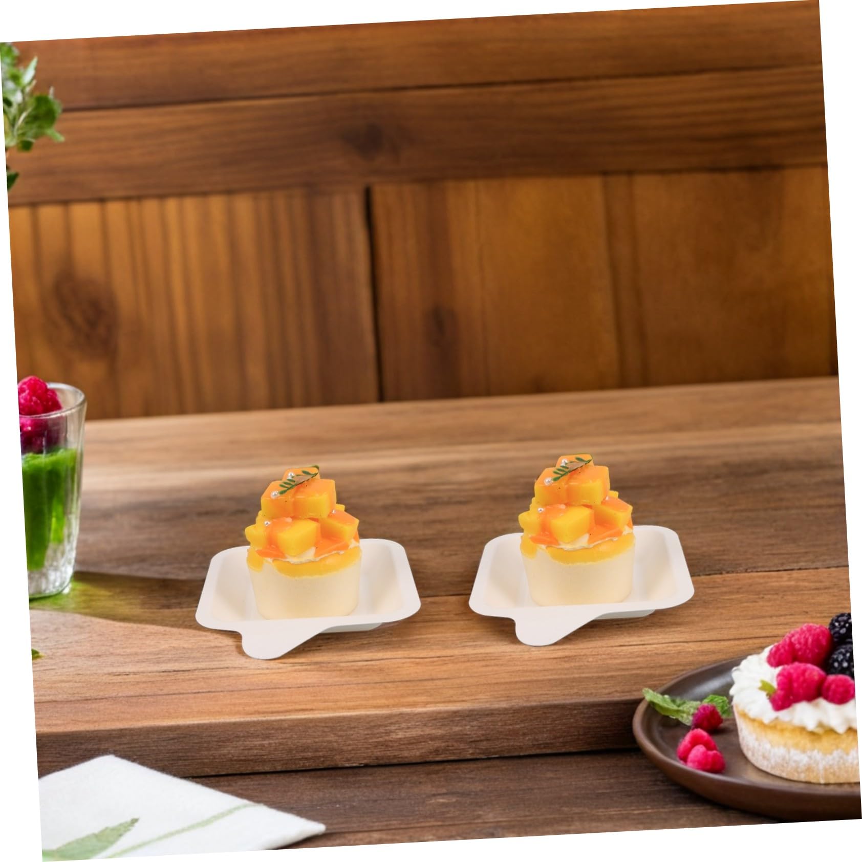 Pappteller Quadratische 100 Weiße aus Papier Stabile Geburtstagskuchenplatten für Bastelarbeiten und Partyteller für Kuchen und Desserts