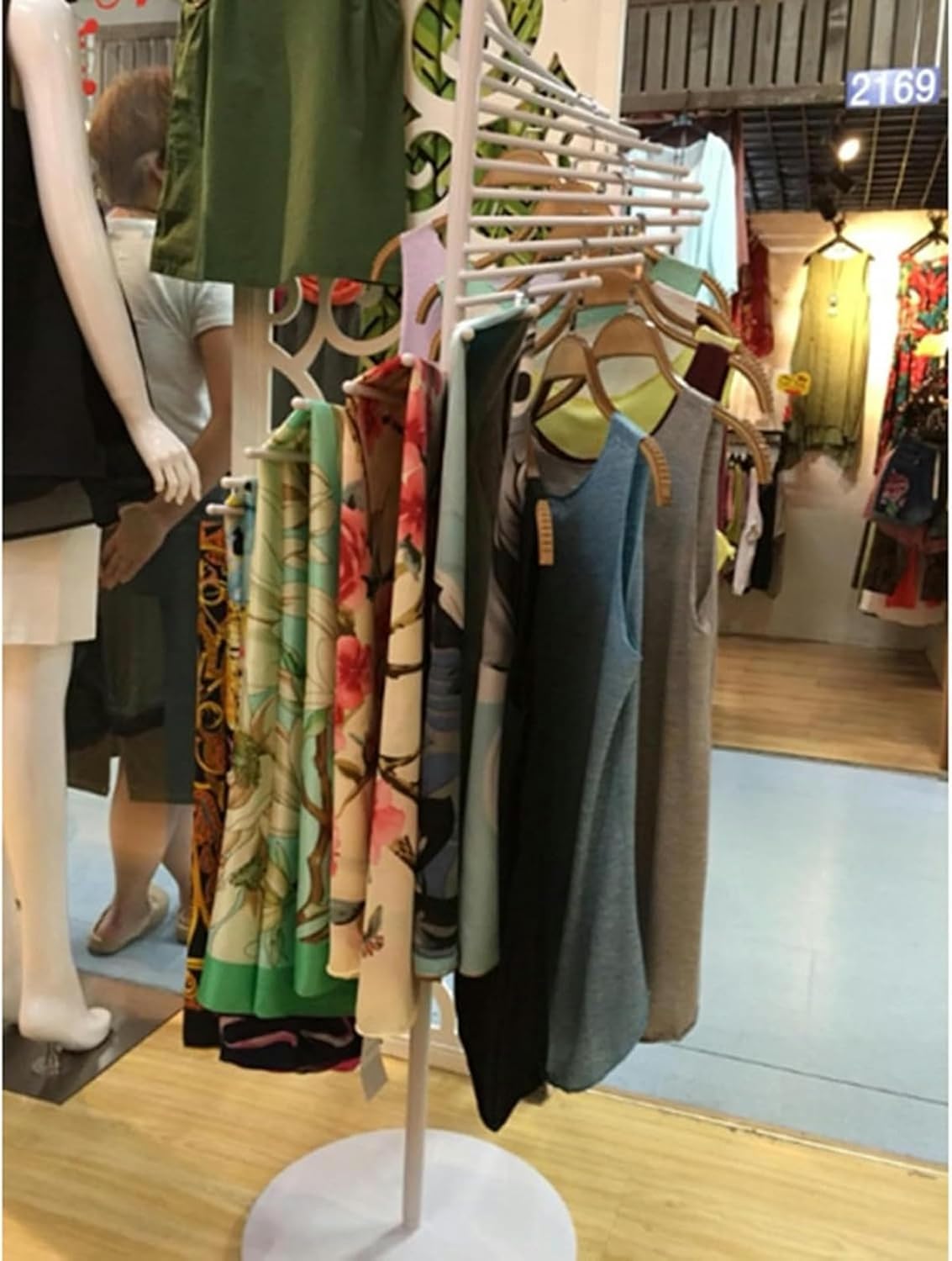 Metal Commercial Scarf Display Rack Floor Standing Pivoting Scarf Stand for Clothing Store Belt Shawl Hijab Organizer with Space Saving Shelves