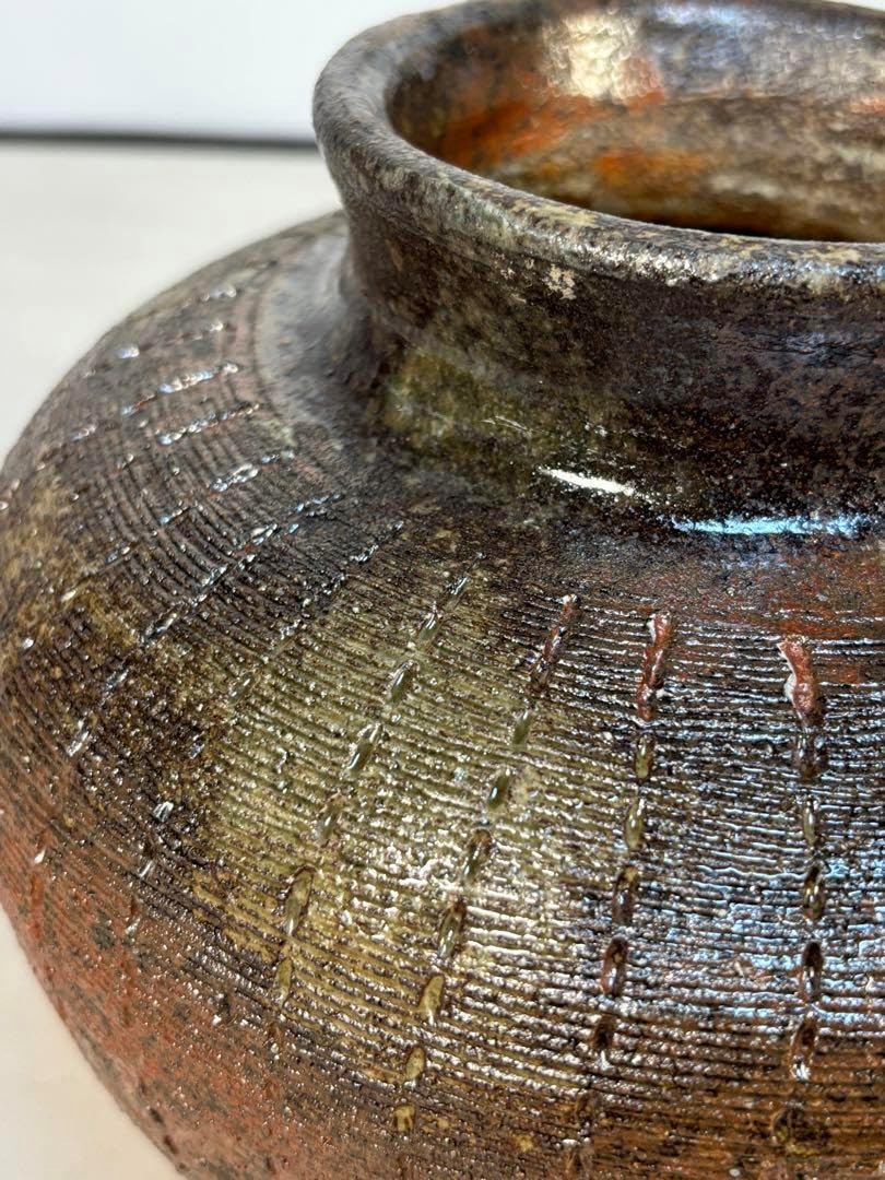 黒茶色の陶芸壺 口径 10cm 幅 18cm 高さ 19cm 底径 9.5cm 黒茶色の陶芸壺 口径 10cm 幅 18cm 高さ 19cm 底径 9.5cm