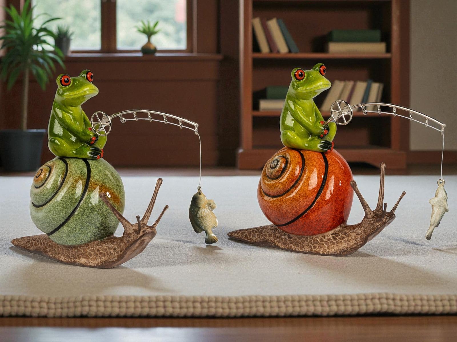 formano Zestaw 2 figurek z żabą wędkarz na ślimaku z rybą, 18 cm, figurka dekoracyjna z serii Froschhausen, błyszczące figurki zwierząt z żywicy poliestrowej, humorystyczny prezent dla wędkarzy i