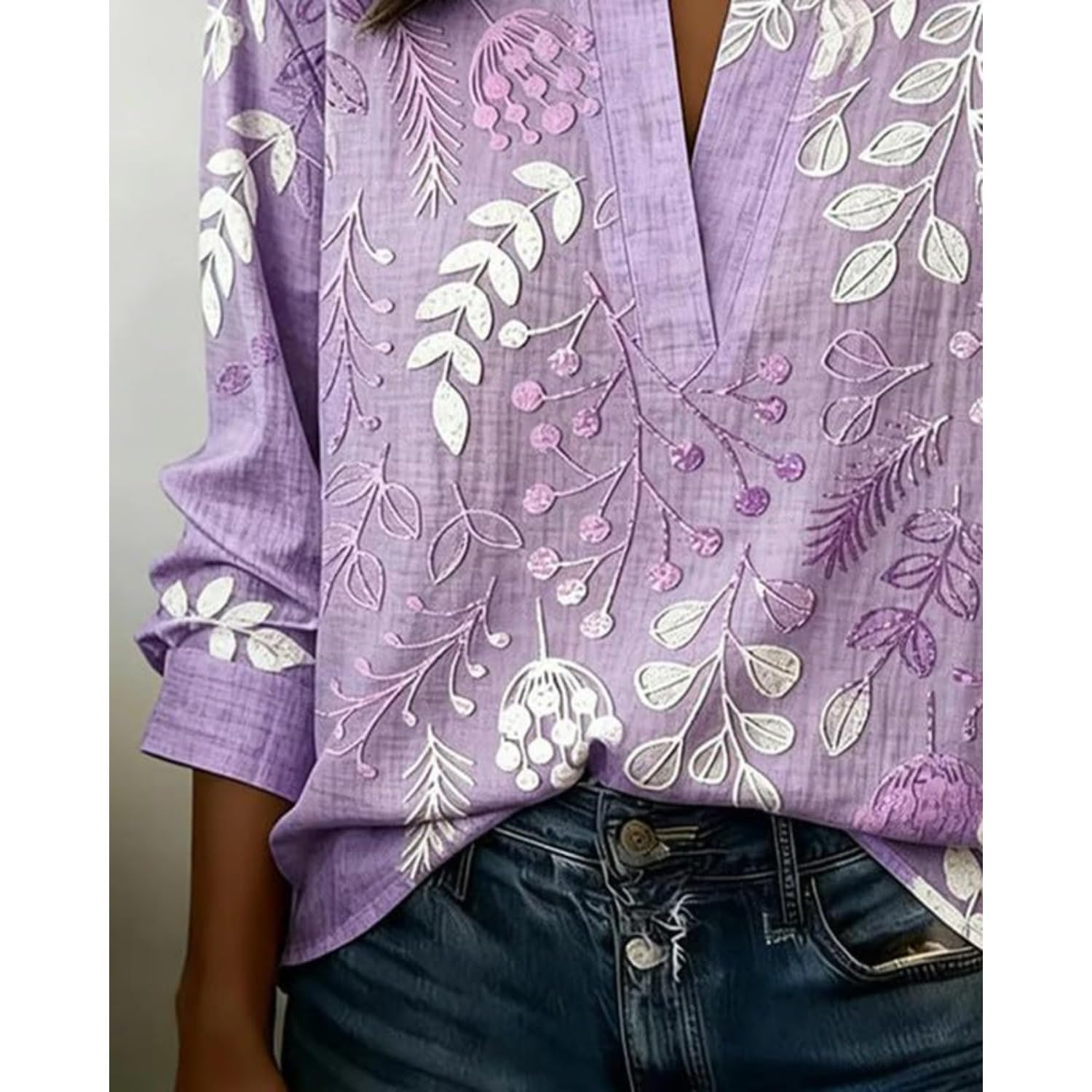 Esta Camisa de Mujer Bordada Gruesa y Duradera Presenta un Elegante Cuello Alto, Cuello en V y Mangas largas.