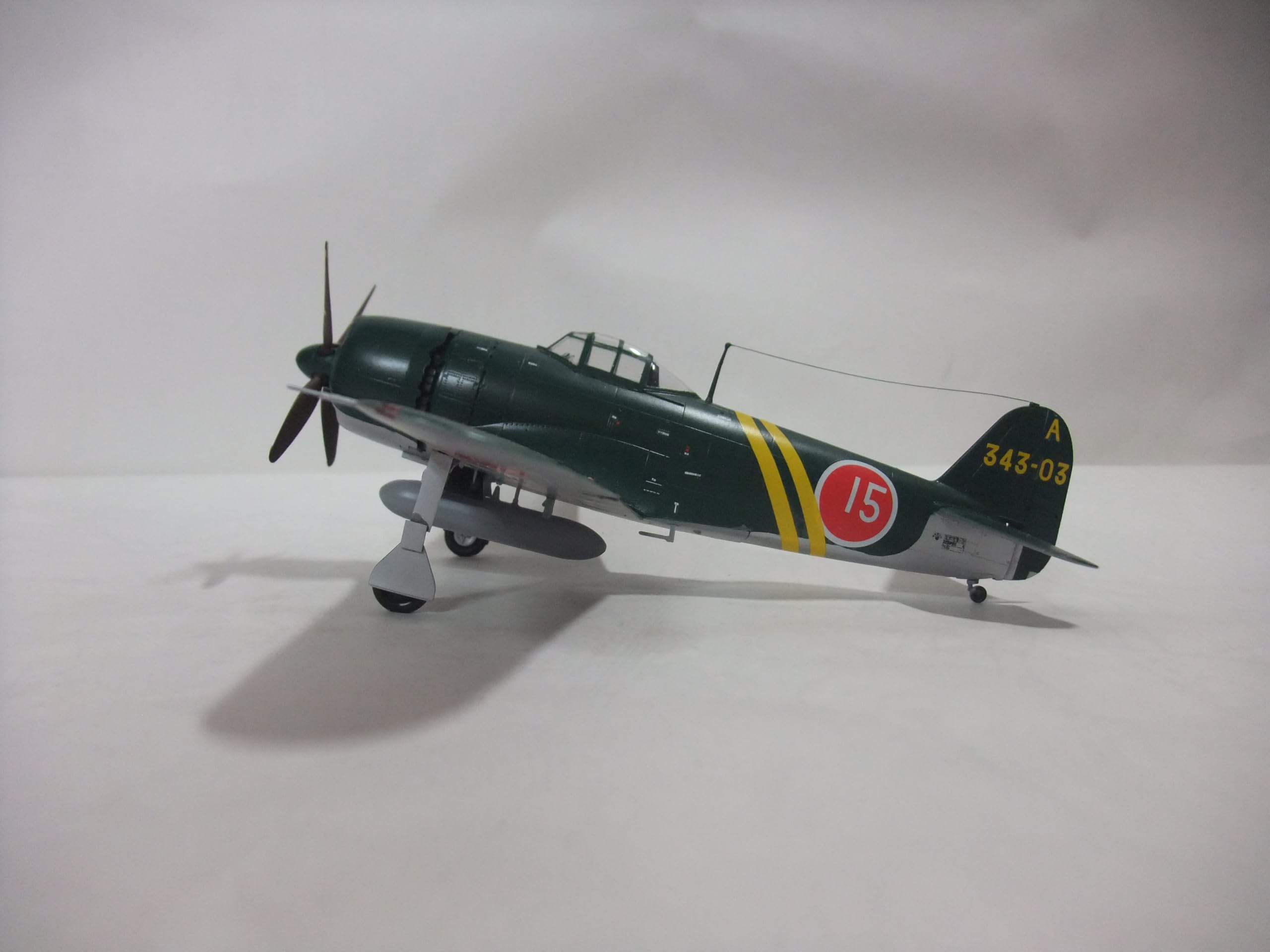 1/48 日本海軍局地戦闘機 『紫電改』 プラモデル完成品 Amazon | 完成品 紫電改 日本海軍戦闘機 サイズ48分の1