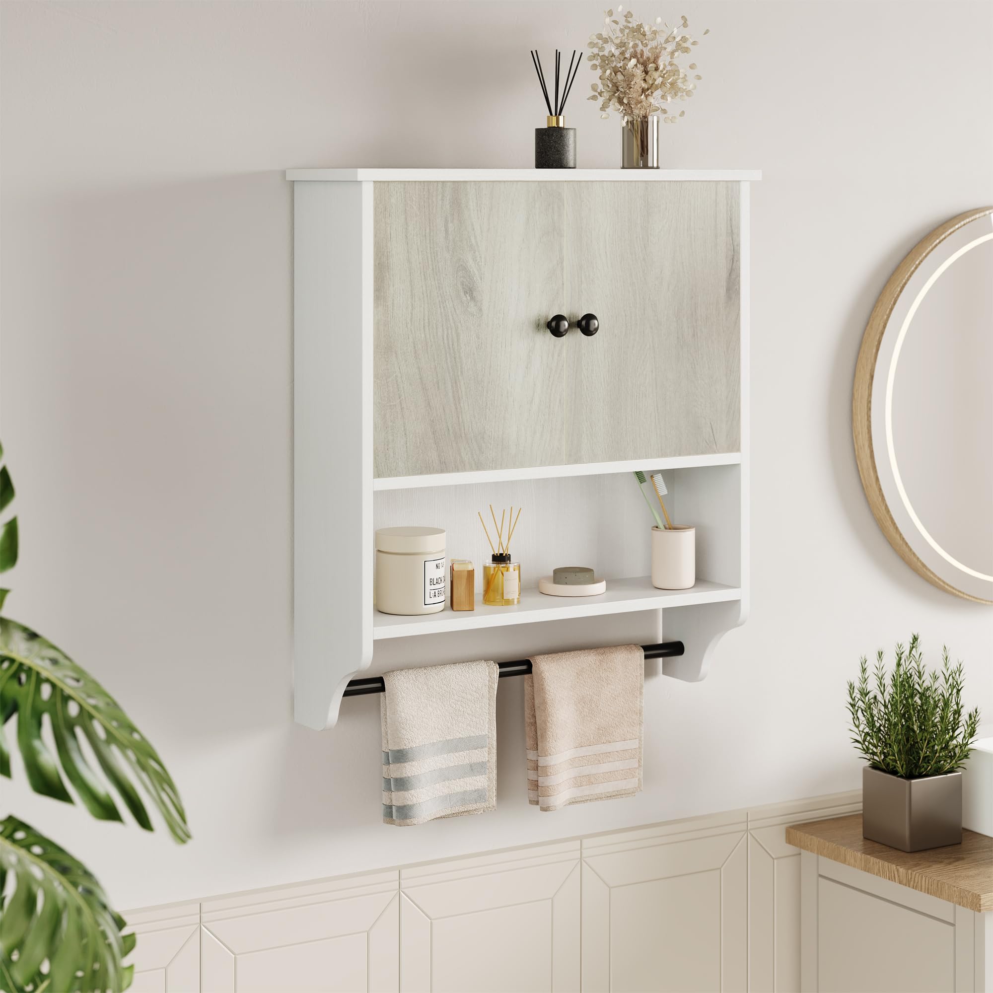 Mueble de baño de pared blanco con almacenamiento y barra transversal