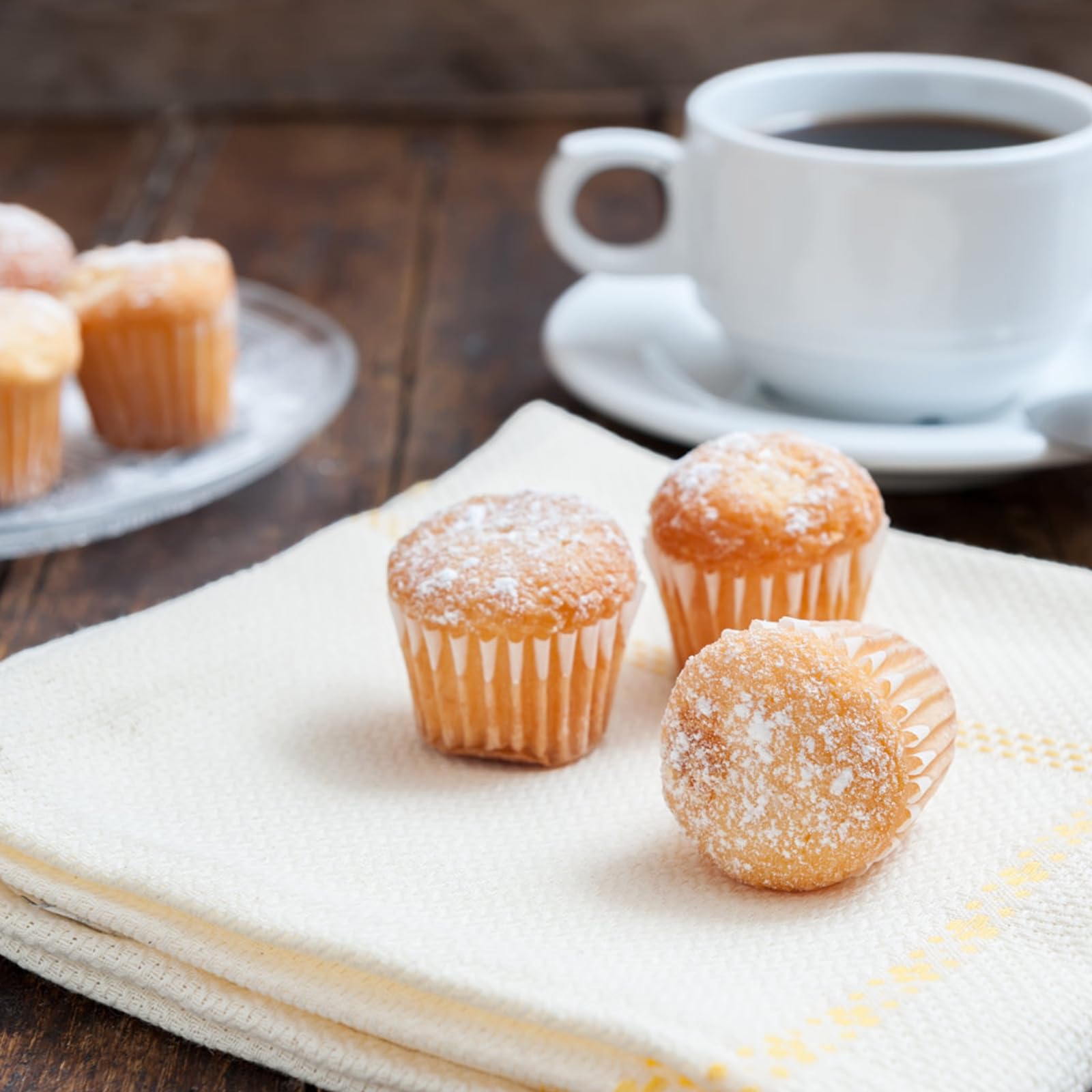 Paquet De 25 Emballages De Cupcakes En Papier à Motif De Dentelle Papillon Doré