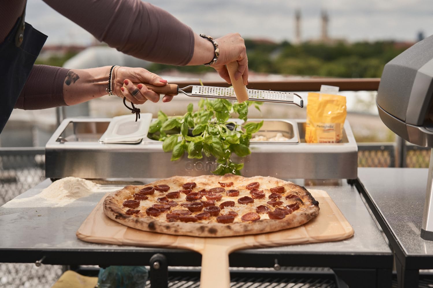 Ooni Pala de pizza de bambú de 16 pulgadas, pala de pizza de madera de 16 pulgadas, paleta de espátula de pizza, tabla de cortar de pizza, cáscara de torneado de pizza de madera, accesorios para horno