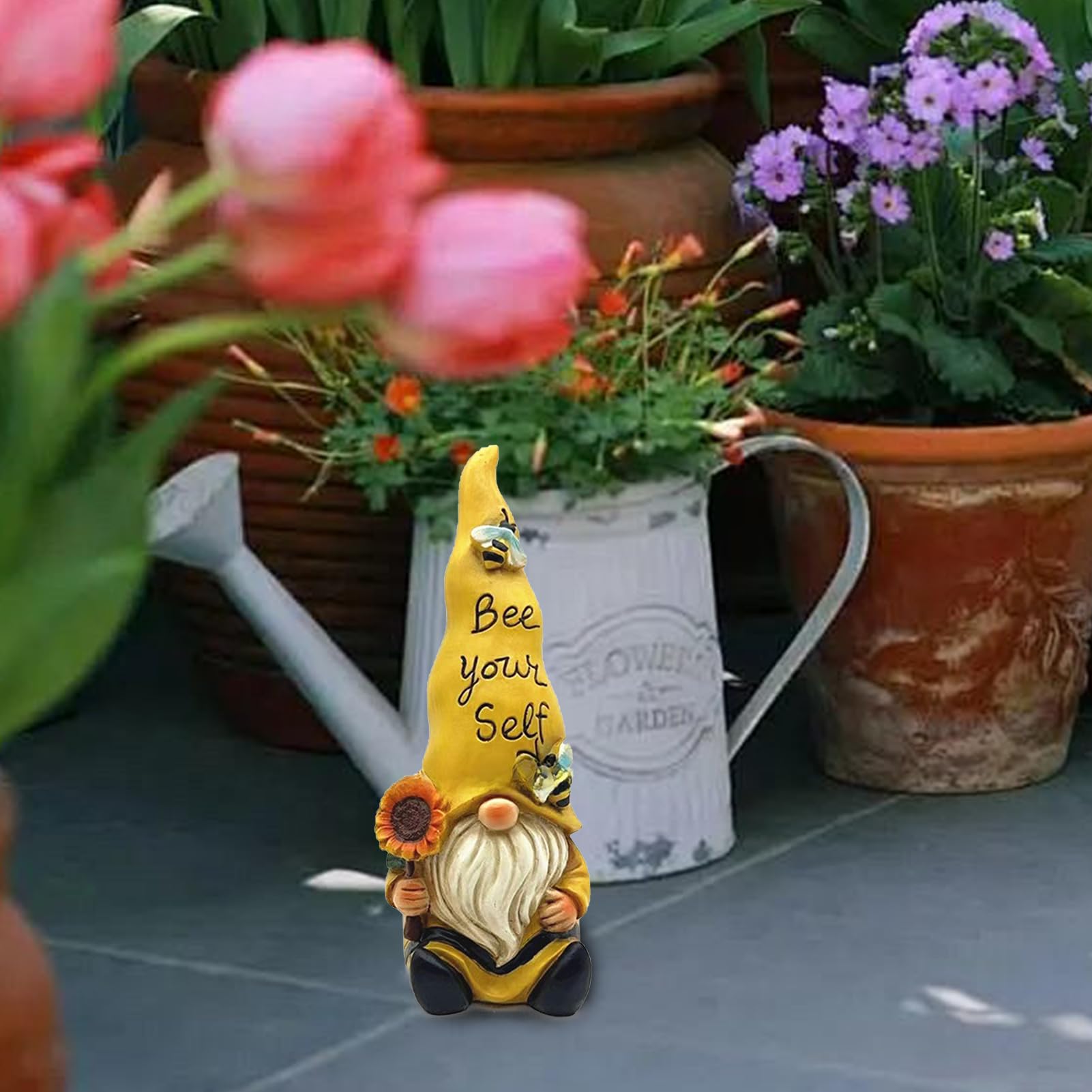 GNOME Elf Statua da giardino, in resina, nano da giardino con cappello, graziosa figura da giardino per aiuola, terrazzo e prato 14 * 9.5 * 24.5 cm (Girasole giallo)
