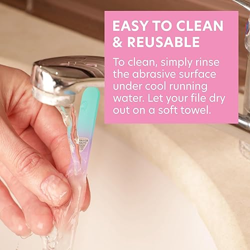 Miniatura 4 de BONA FIDE BEAUTY Lima de uñas de vidrio checo pastel con estuche rígido y empujador de cutículas de vidrio azul