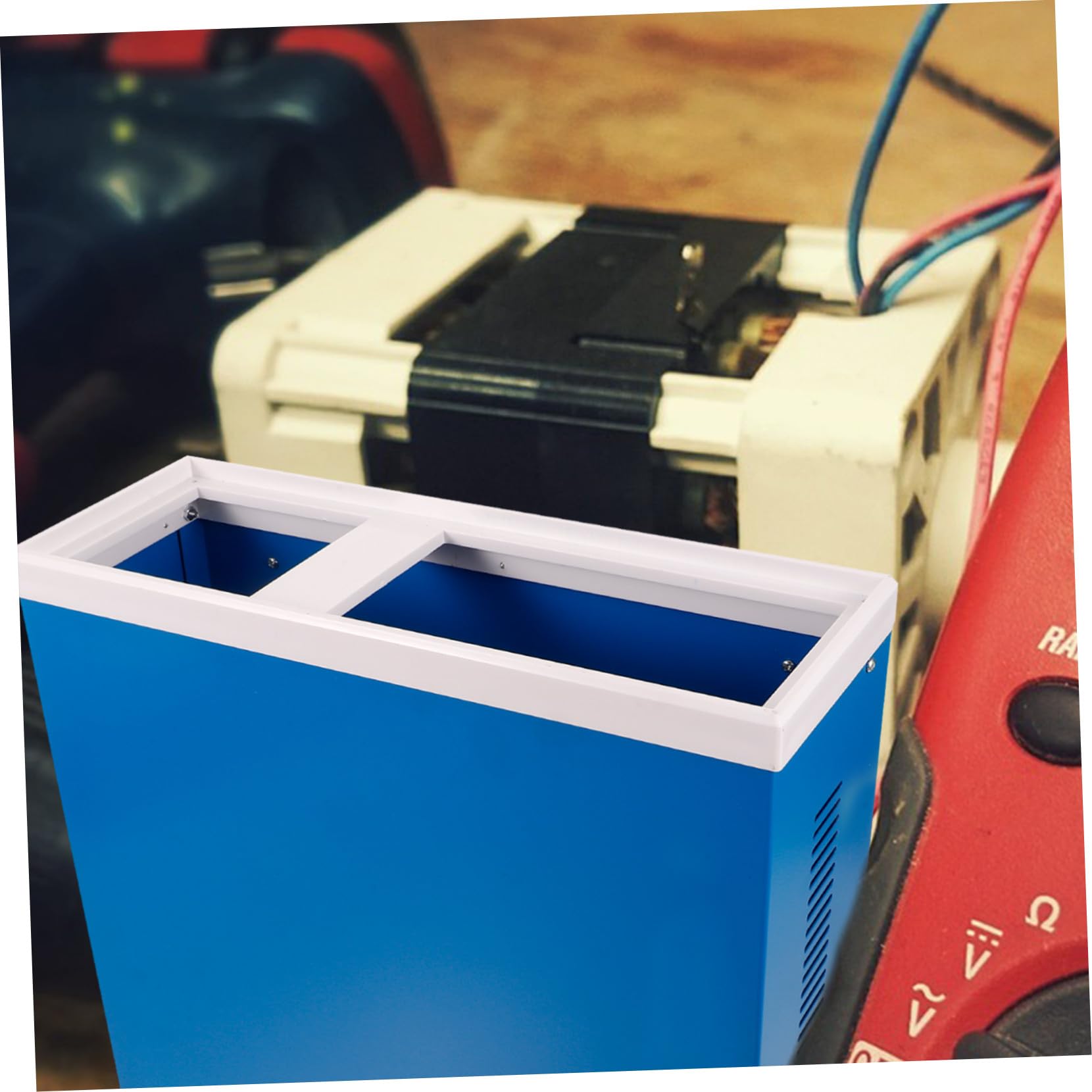Scatola Elettrica in Ferro Blu Resistente alle Intemperie per Protezione Strumenti Elettronici Aspetto Semplice ed Elegante da Esterno