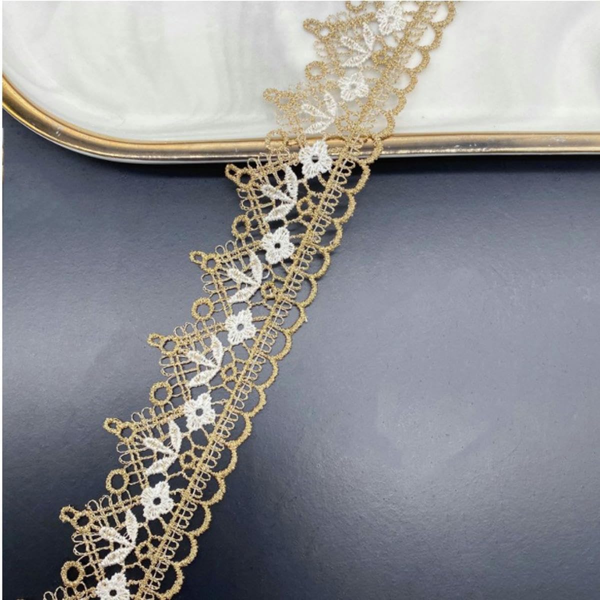 Ruban de dentelle, Tissu à fleurs noir et blanc à bords ondulés dorés, 5 yards, 3,6 cm de large(Black,20yard)