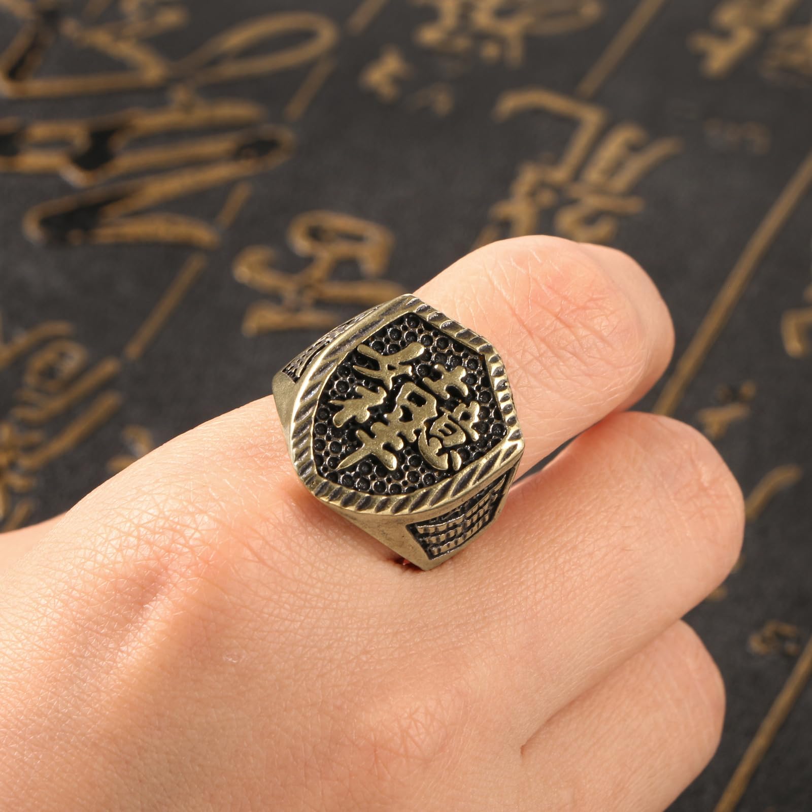 YANGPZFC Small Antique Copper Ring Ornament Brass Statue For Desk Decor, Handcrafted Vintage Sculpture