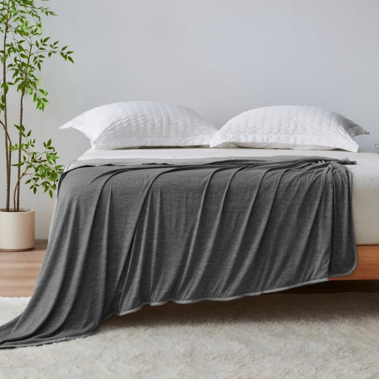 Lions Cooling Blanket for Hot Sleepers - Extra Large Soft Reversible Cool Fleece Throw for Couch Bed Chair Sofa, Lightweight Breathable Summer Camping Blankets, Charcoal, 200x220cm, 100% Polyester