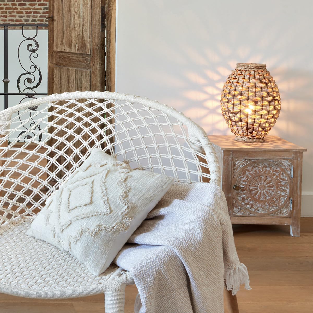 Table d'appoint Table de Chevet en Bois sculpté Effet Blanchi 1 Porte H 45 cm - Atmosphera