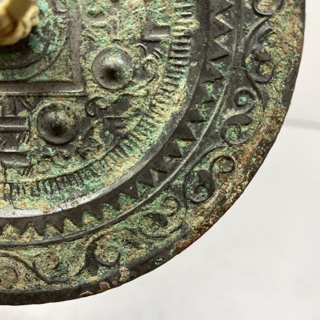 中国漢時代　本歌古銅　方格規短鏡　時代木箱付　重さ349g 東H5-0418☆ 中国漢時代本歌古銅方格規短鏡時代木箱付重さ349g 東H5-0418☆