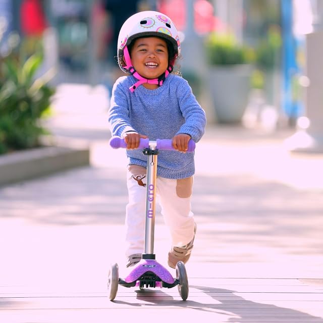 Foto 2 de 7 de Micro Scooters - Mini Micro - Patinete Infantil con Purpurina LED de Lujo
