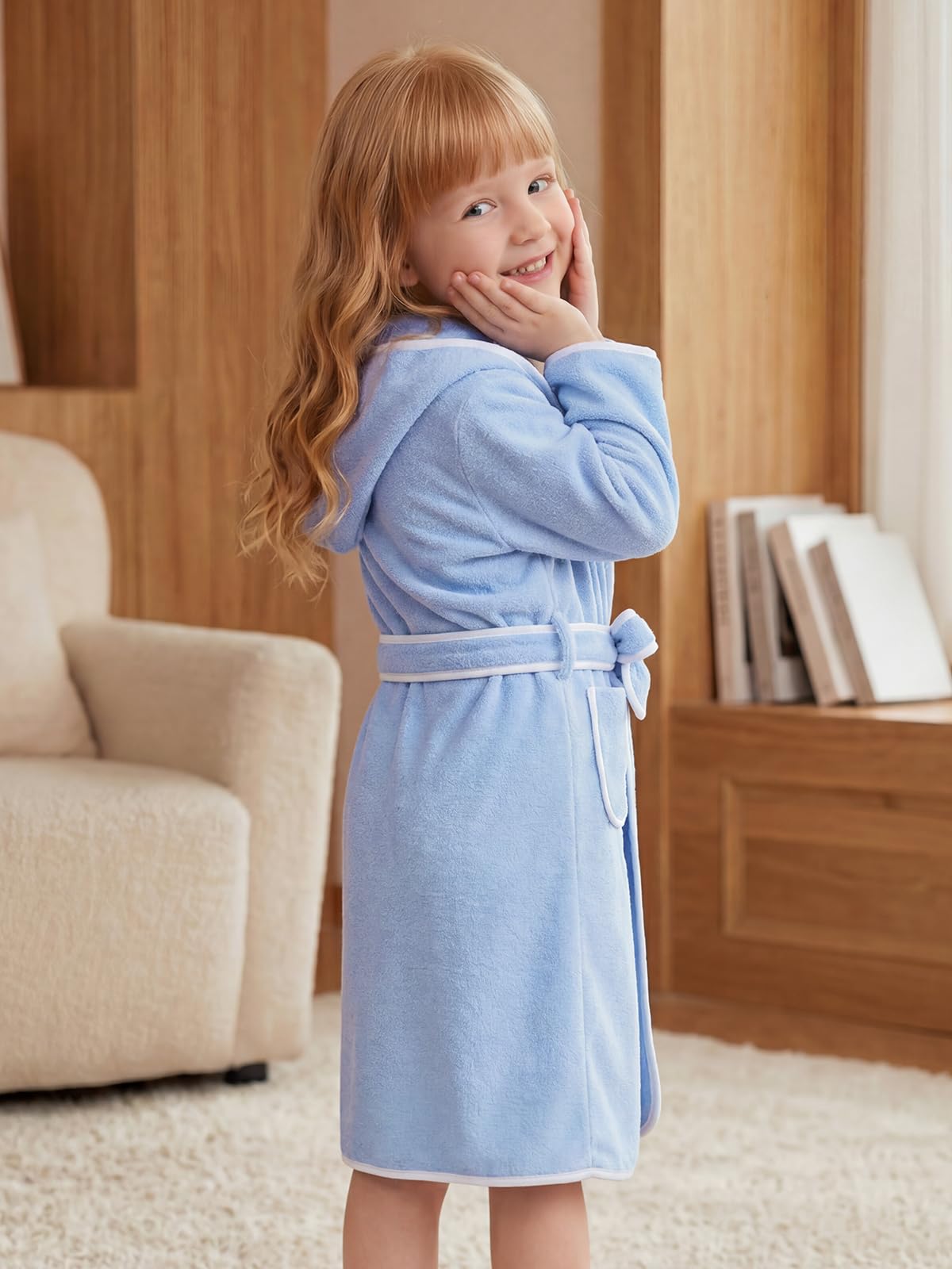 JiAmy Kinder Bademantel mit Kapuze Coral Fleece Leicht Morgenmantel mit Kontrastband Weich Saugfähig für Jungen und Mädchen