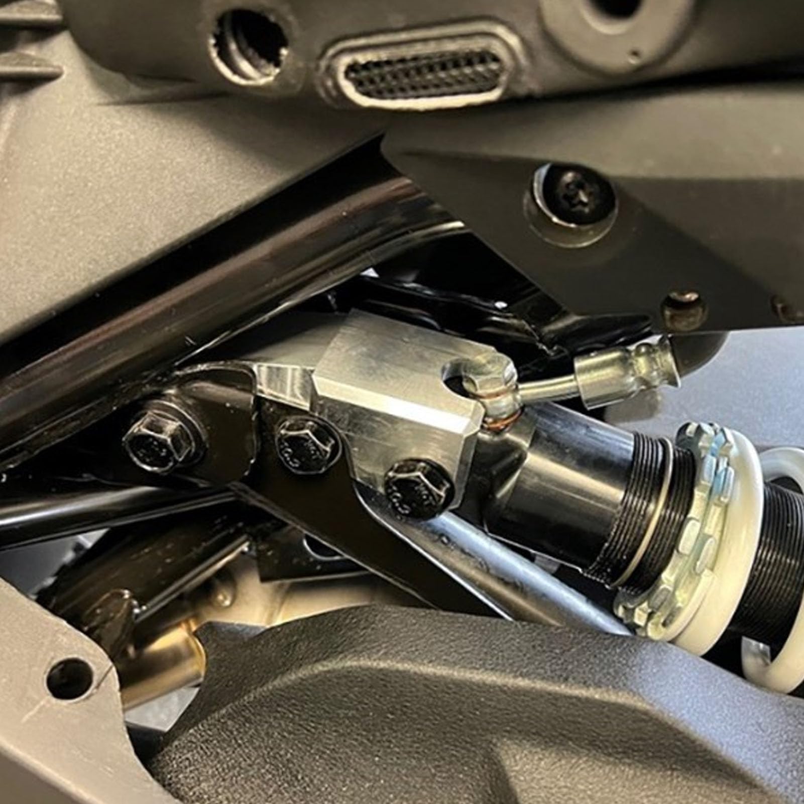Kit de Levage D'amortisseur Arrière de 3 Pouces, Billette en Aluminium pour les Modèles Ryker 600-900, Fournit une Force de Levage Supplémentaire de 3 Pouces Au-dessus