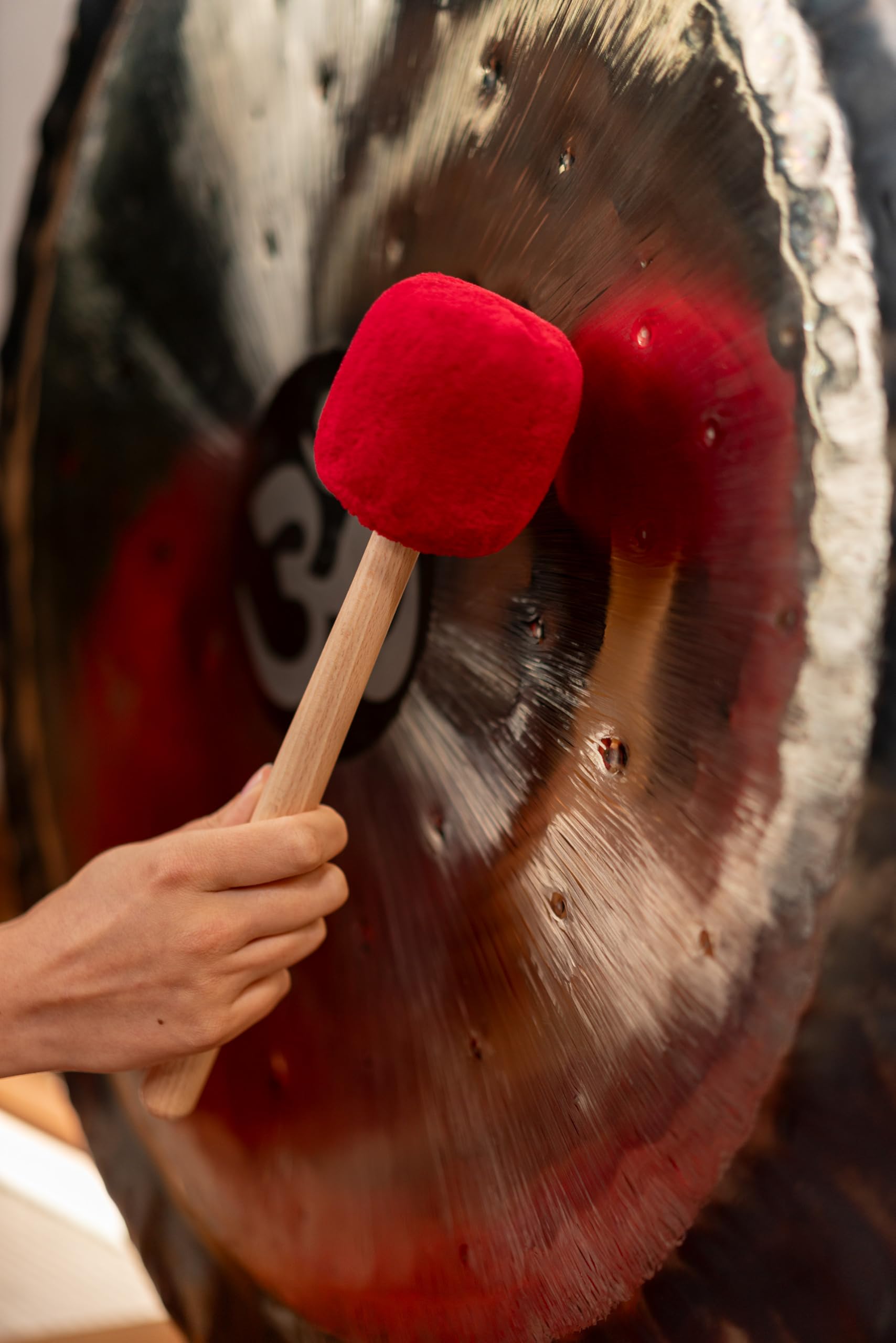 Sonic Energy Mailloches de Gong Small – Mailloche rouge avec manche en bois de hêtre – Pour les joueurs de gong, la méditation, la percussion – Laine de mouton, rembourrage synthétique (MGM-S-R)