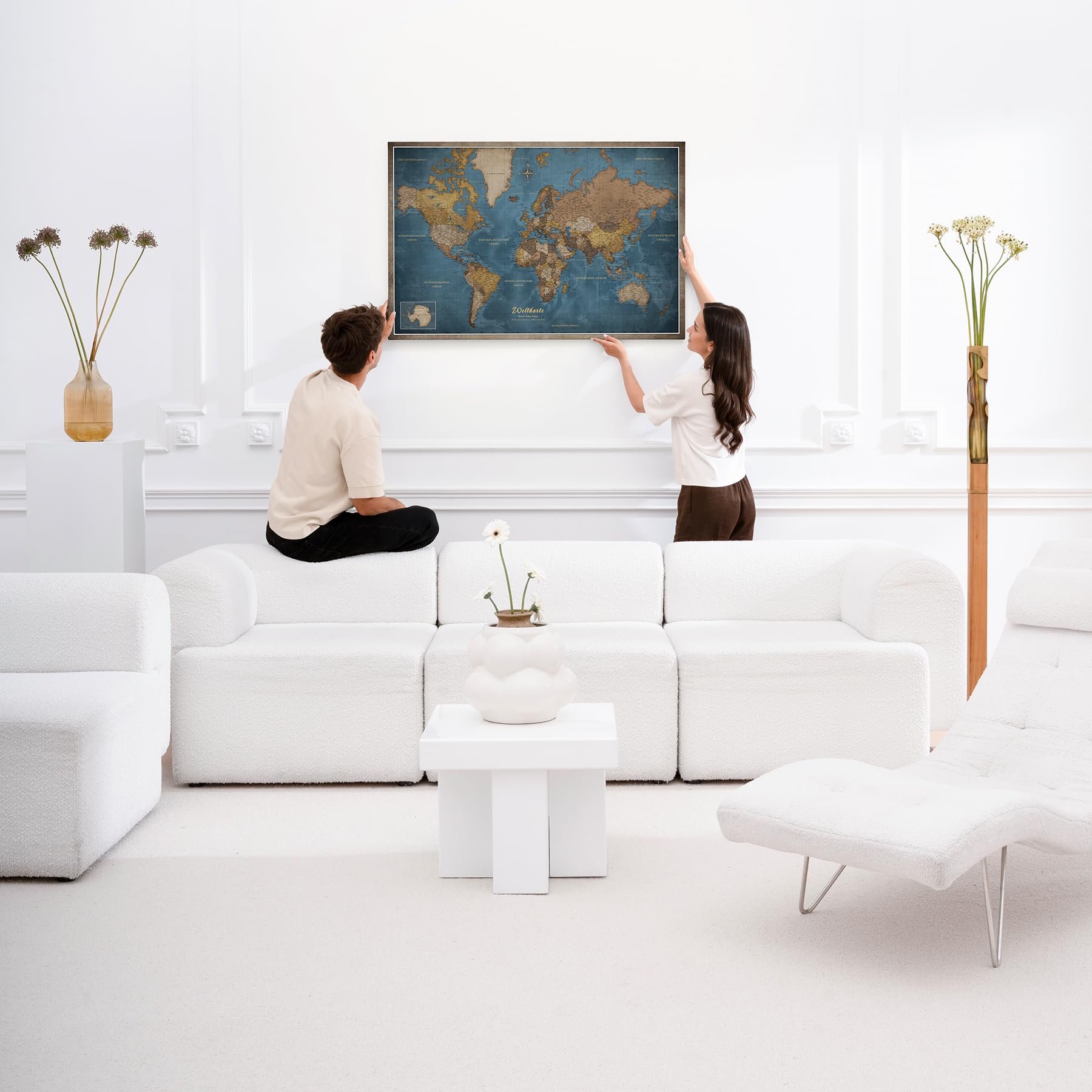 Hochwertige Canvas Weltkarte mit Kork-Pinnwand - Deutsche Beschriftung - Dekorative Wanddeko für alle Zimmer - Leinwandbilder mit Weltkarte Motiv (120x80 cm, Muster 13)