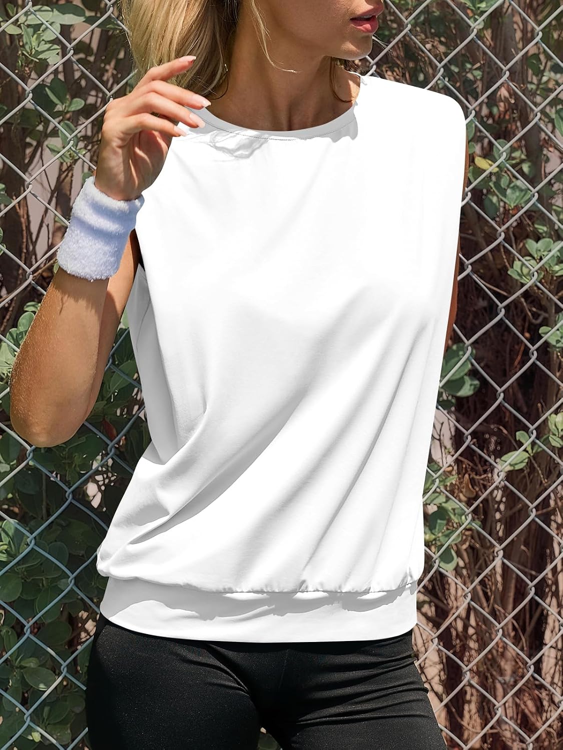 Fisoew Women‘s Sleeveless Workout Tank Tops Athletic Gym Yoga Running Tennis Tee Tops Moisture Wicking Exercise Shirts