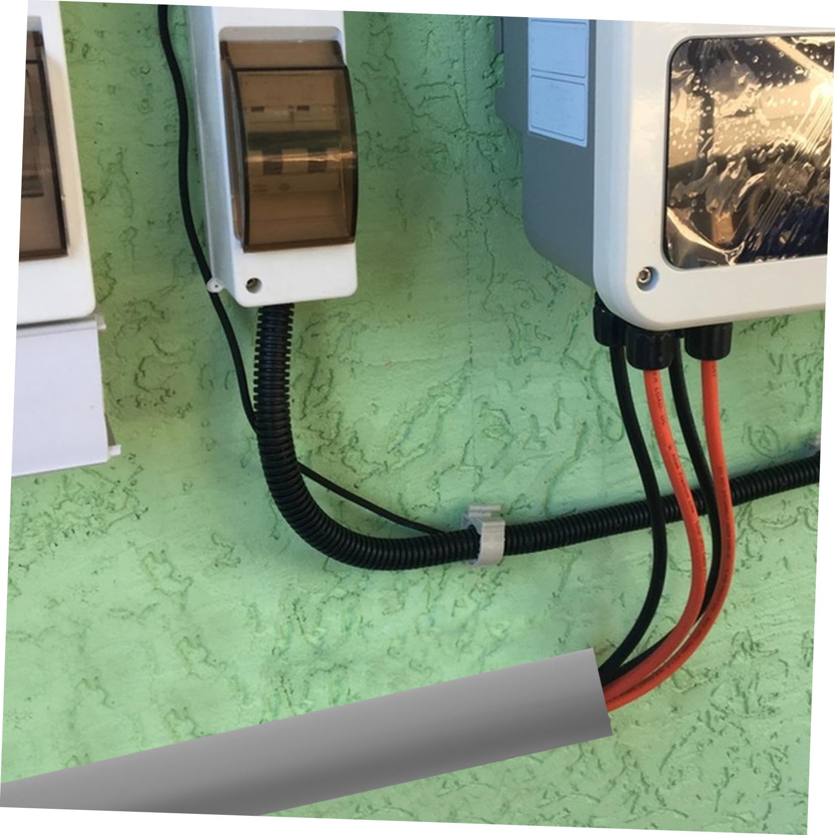 Canaleta Adhesiva para Cables de Pared Diseño Resistente para Oficina y Instalación sin Taladro