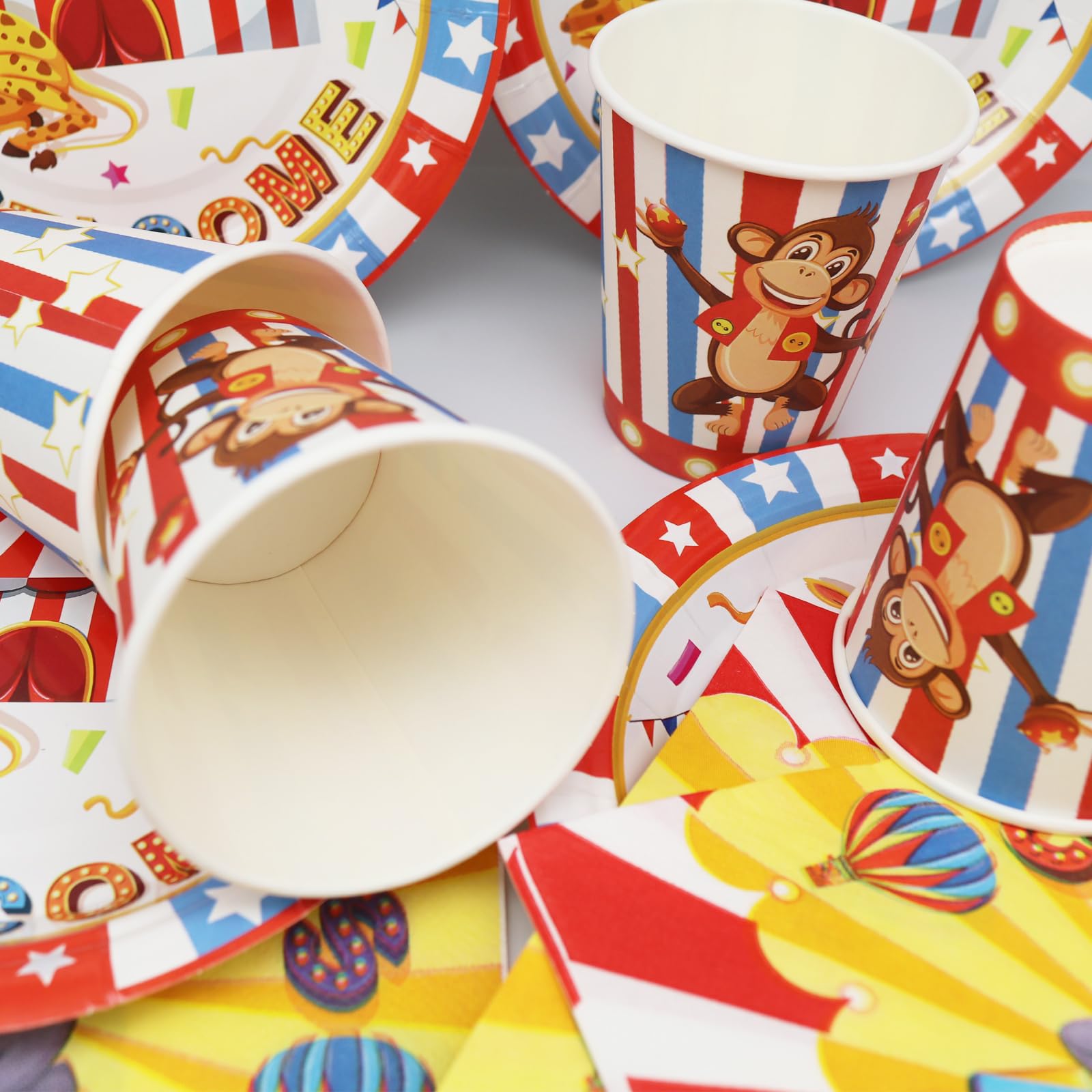 Set Stoviglie Per Festa A Tema Donut - 61 Pezzi - Piatti, Bicchieri, Tovaglioli E Tovaglia Rosa - Per 20 Persone, Compleanni Bambini