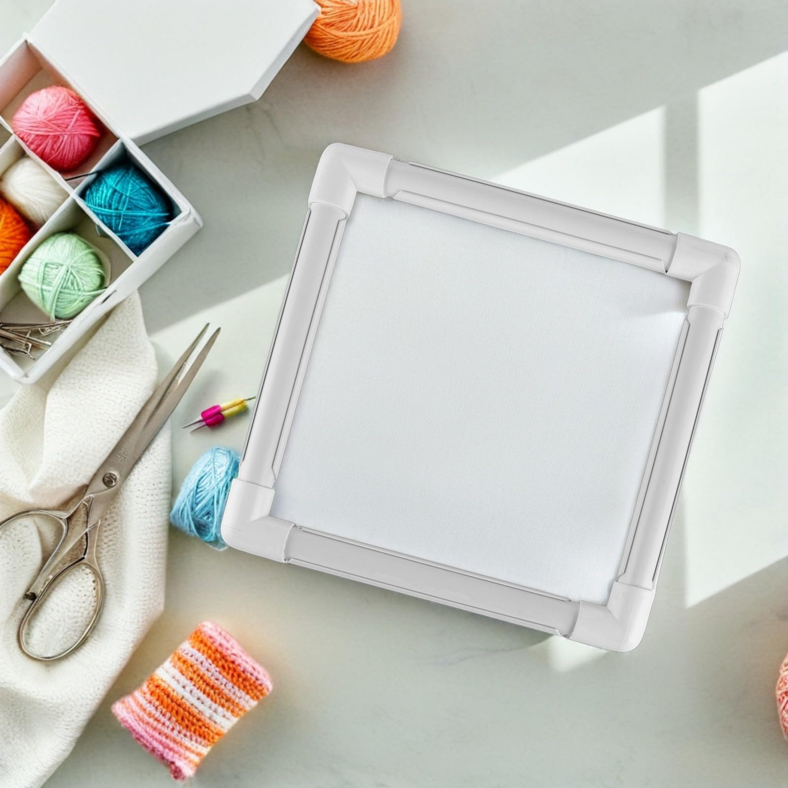 VILLCASE 2 Pezzi Telaio Ricamo Quadrato in Plastica Bianco Design Portatile e Morsetto Sicuro per Progetti di Pittura su Seta e Cucito Fai-da-te