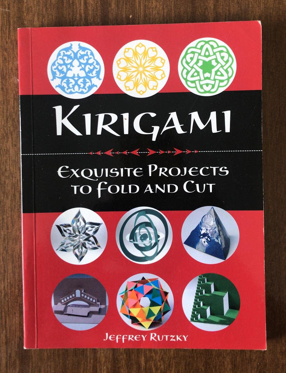 Kirigami: Exquisite Projects to Fold and Cut