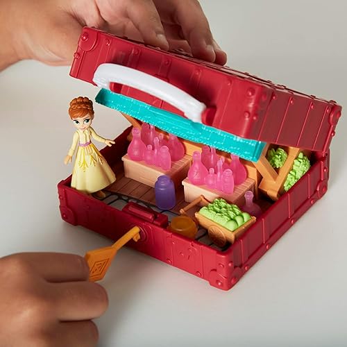 Miniatura 8 de Disney Frozen Pop Adventures Village Set Pop-Up Playset con asa, incluye muñeca pequeña de Anna inspirada en la película Frozen 2 – Juguete para
