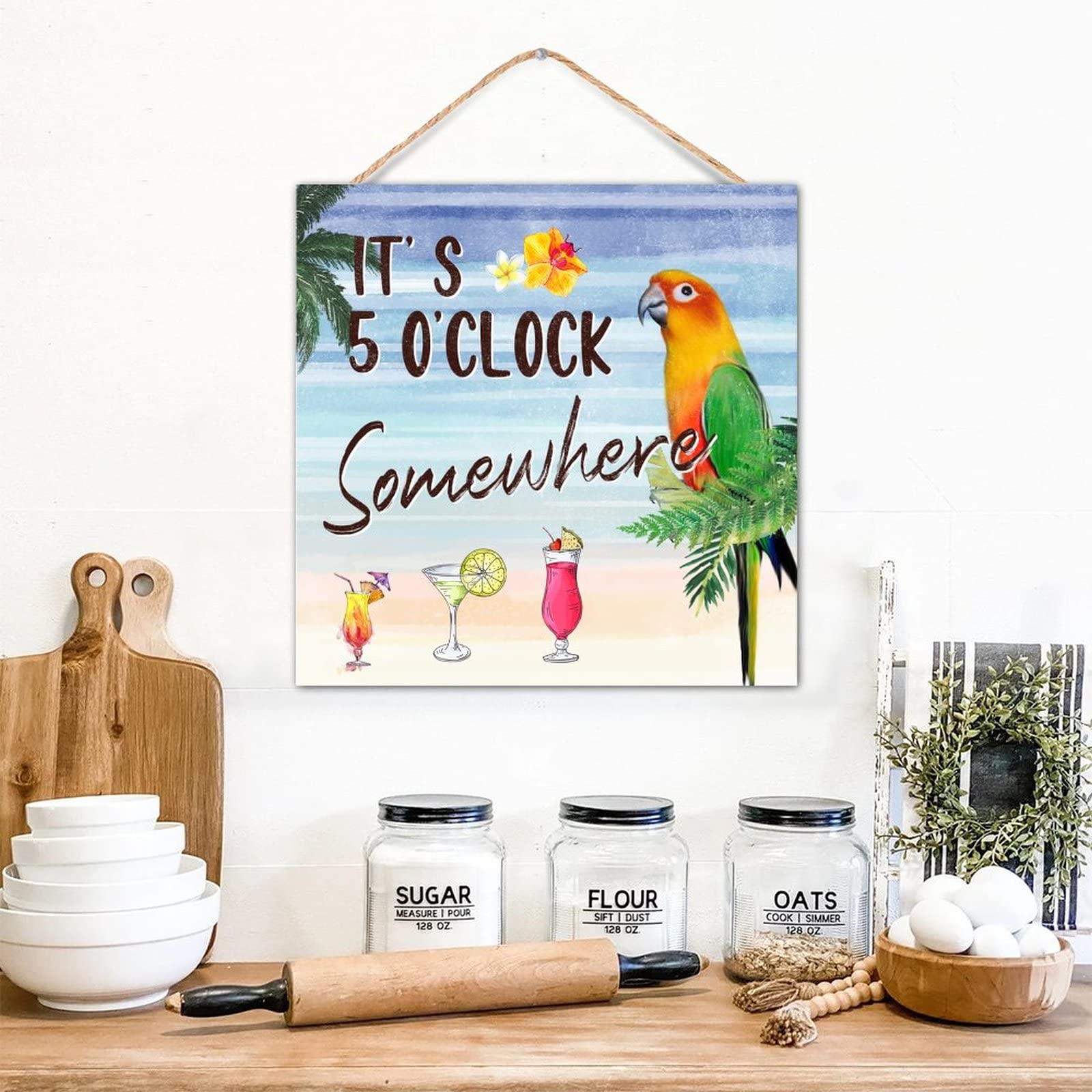 Décoration murale en bois pour habiller un mur vide de cuisine avec un panneau antique