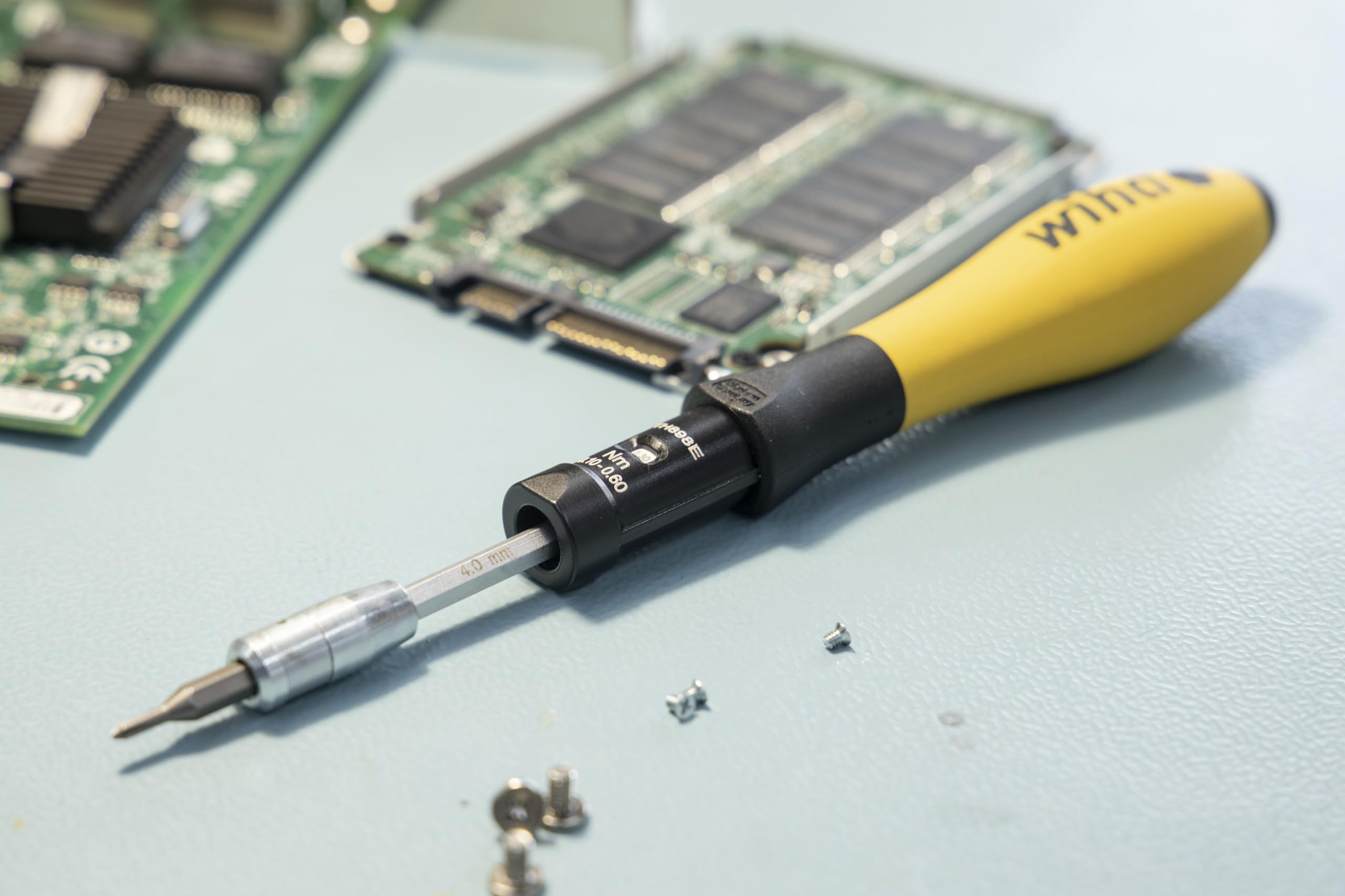 WIHA WERKZEUGE GMBH Juego de destornilladores dinamométricos TorqueVario®-S Micro ESD 0,1-0,6 Nm en surtido de 18 unid., con limitación del par de apriete de ajuste variable, en caja