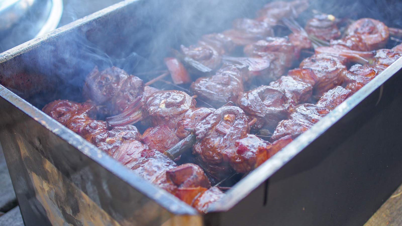 MUURIKKA Räucherofen Box, Edelstahl, 2 Ebenen, für Fisch, Fleisch & Räucherspeisen über Grill & Lagerfeuer