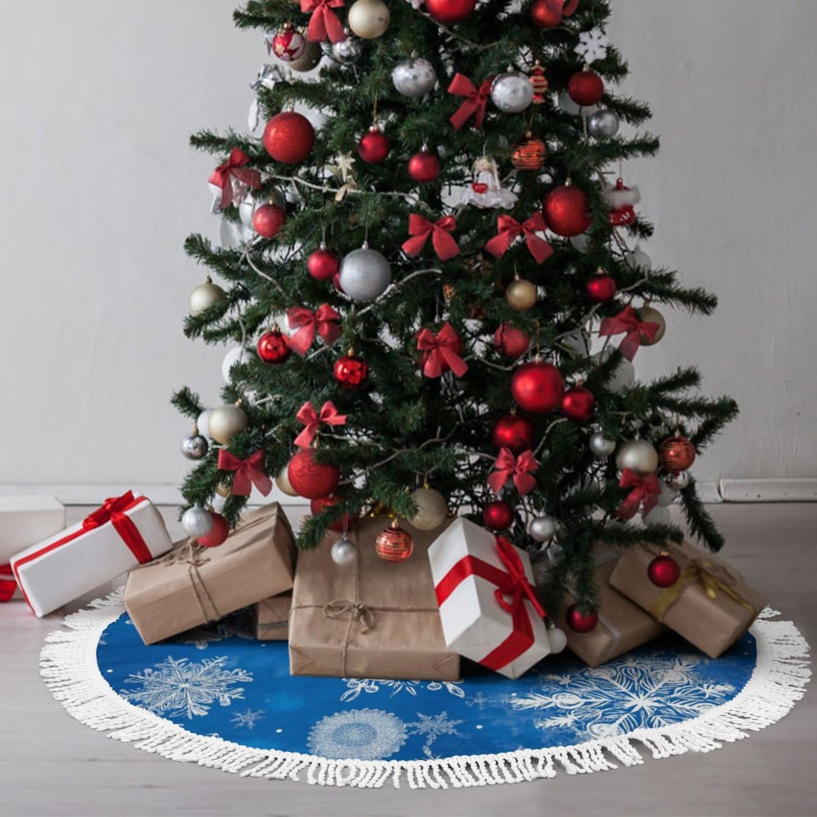 Couverture de base d'arbre de Noël blanche pour cacher le pied du sapin avec style et élégance
