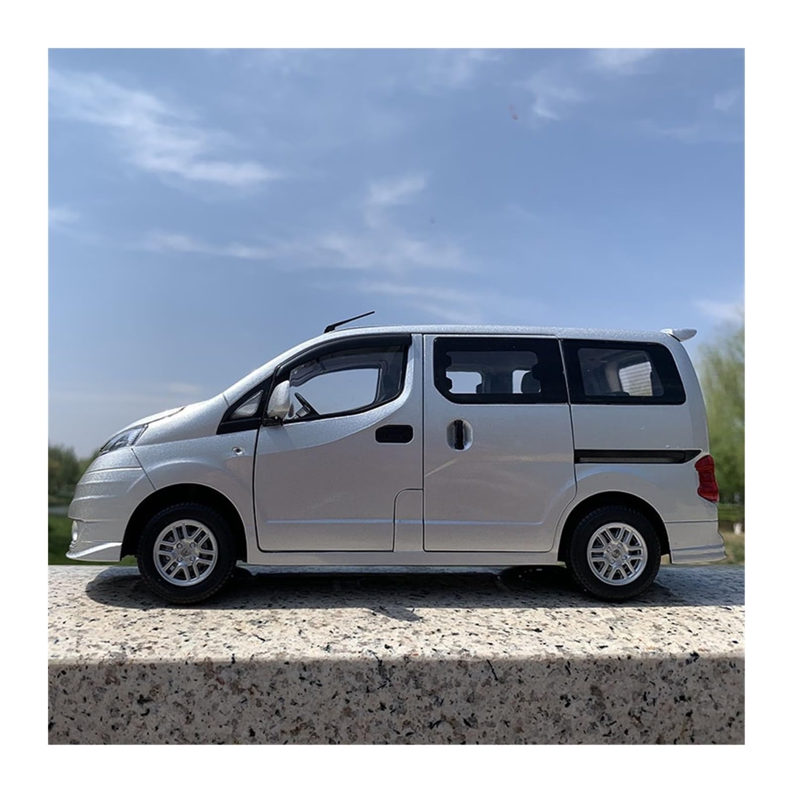 Amazon | ミニカーモデル 1:18スケール、日産NV200ビジネスMPVダイ
