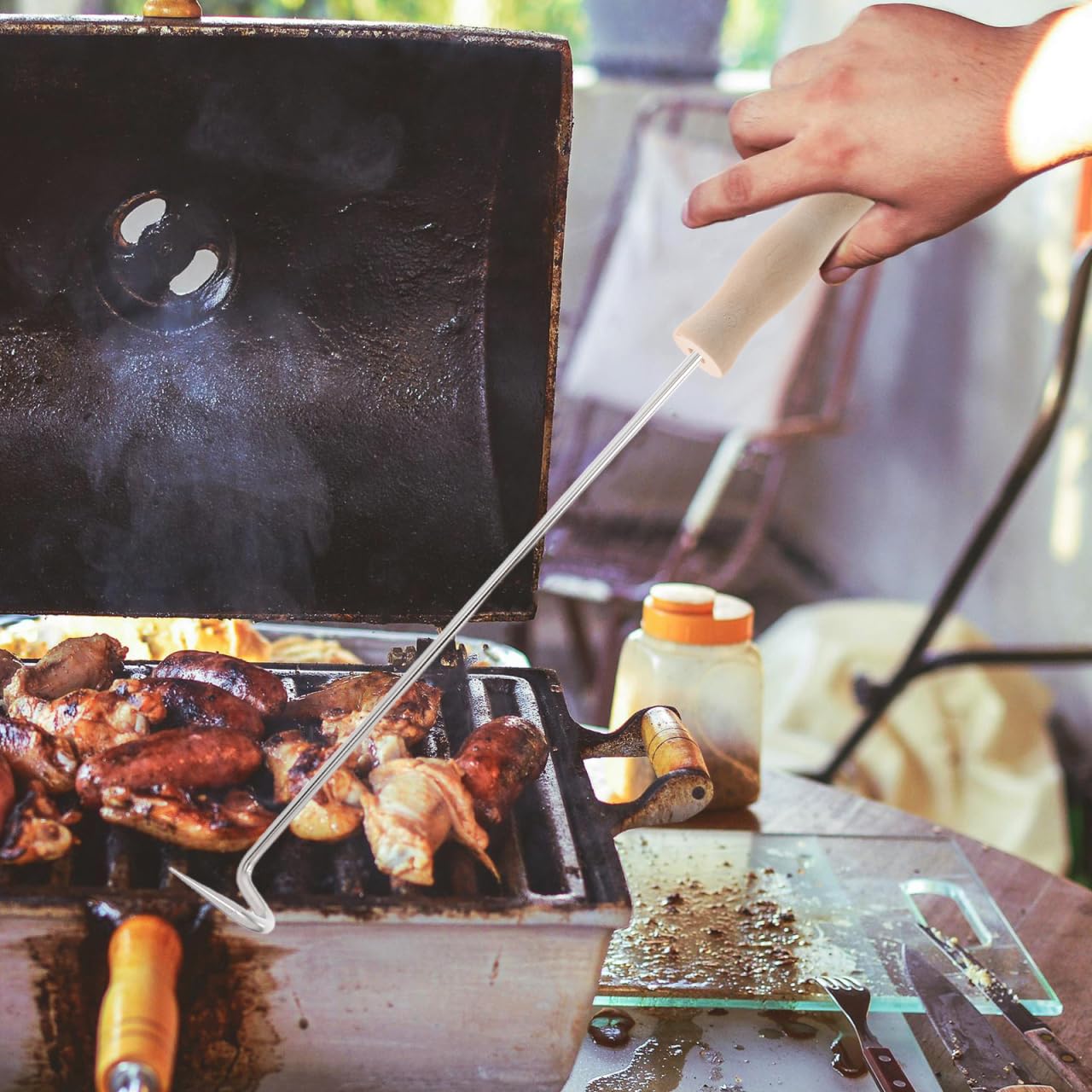 4Stücke BBQ GrillzubehöR Mit Holzgriff HitzebestäNdige rutschfeste Grillwerkzeuge FüR Camping Und Outdoor Praktisch Und Robust FüR Sichere Grillabende Zu Hause