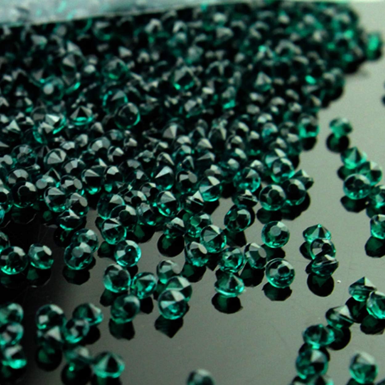 0.1 Inch Acrylic Diamonds, 2.5 mm Acrylic Color Faux Round Diamond 20000 Pcs Crystals Treasure Gems for Table Scatters, Vase Fillers, Event, Wedding, Arts & Crafts (Emerald Green)